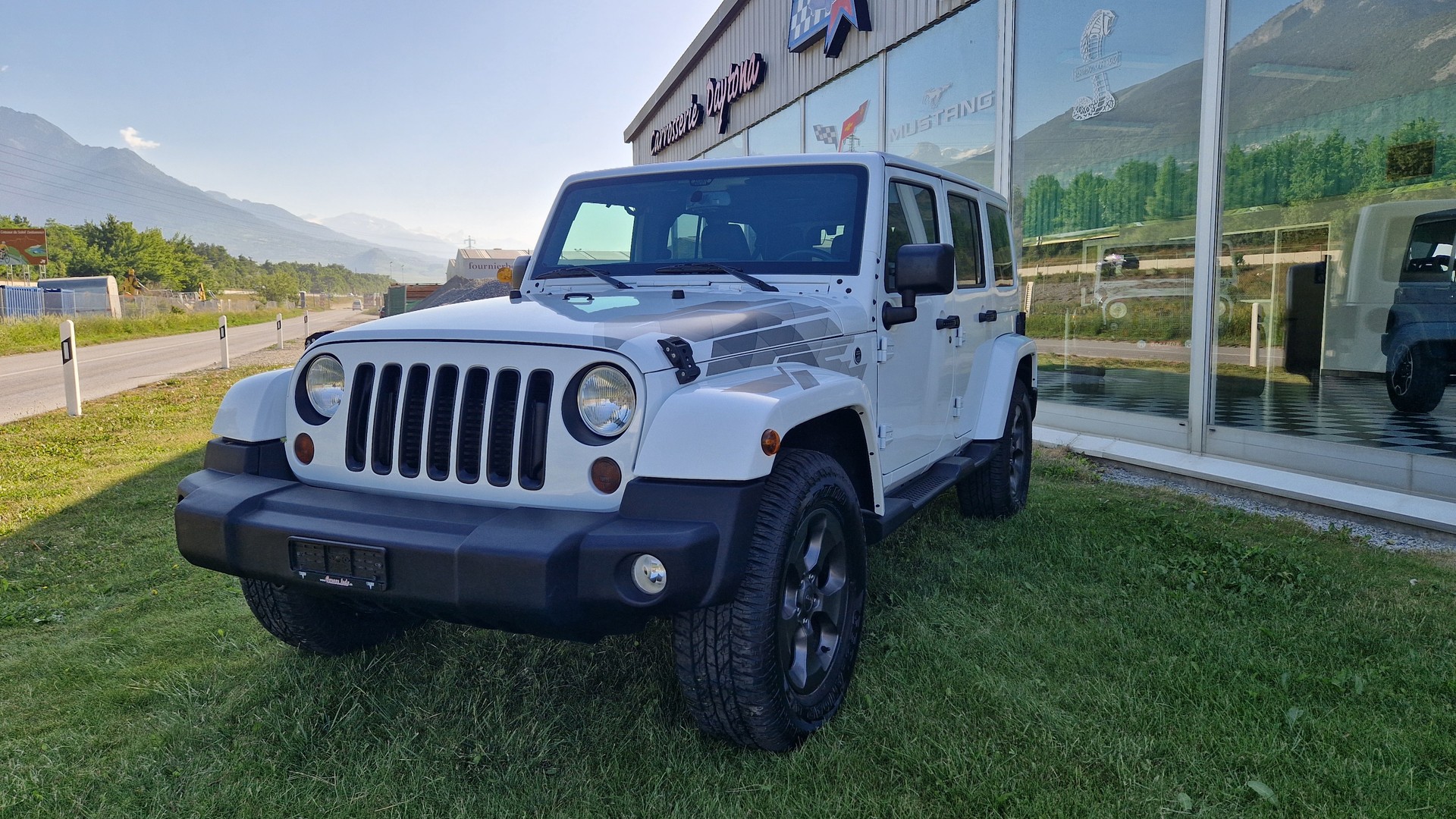 JEEP Wrangler 2.8CRD Unlimited 75th Anniversary Automat-image-1