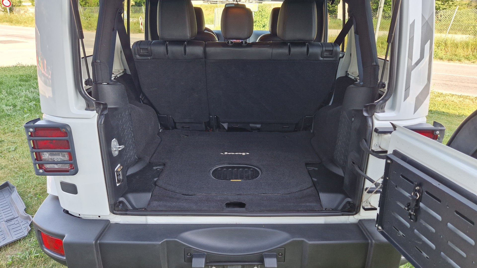 JEEP Wrangler 2.8CRD Unlimited 75th Anniversary Automat-image-12