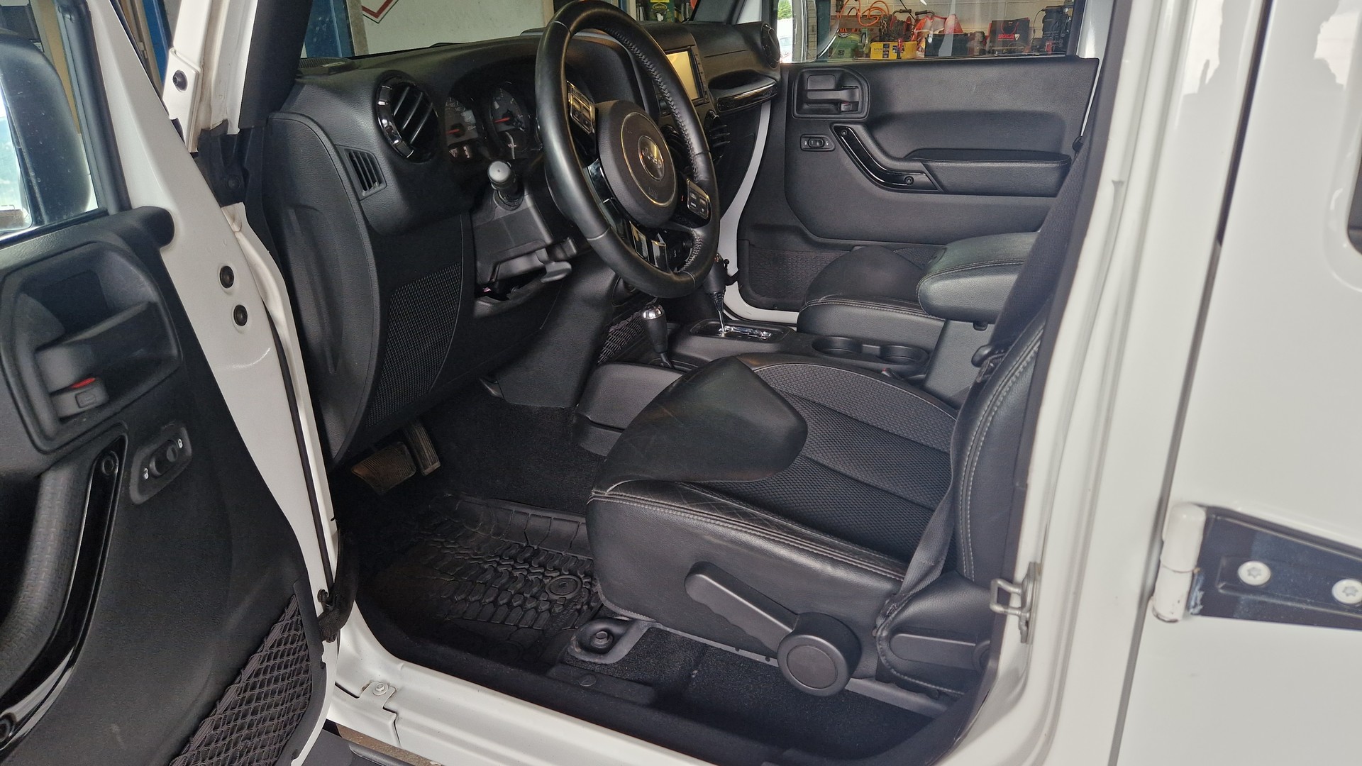 JEEP Wrangler 2.8CRD Unlimited 75th Anniversary Automat-image-9