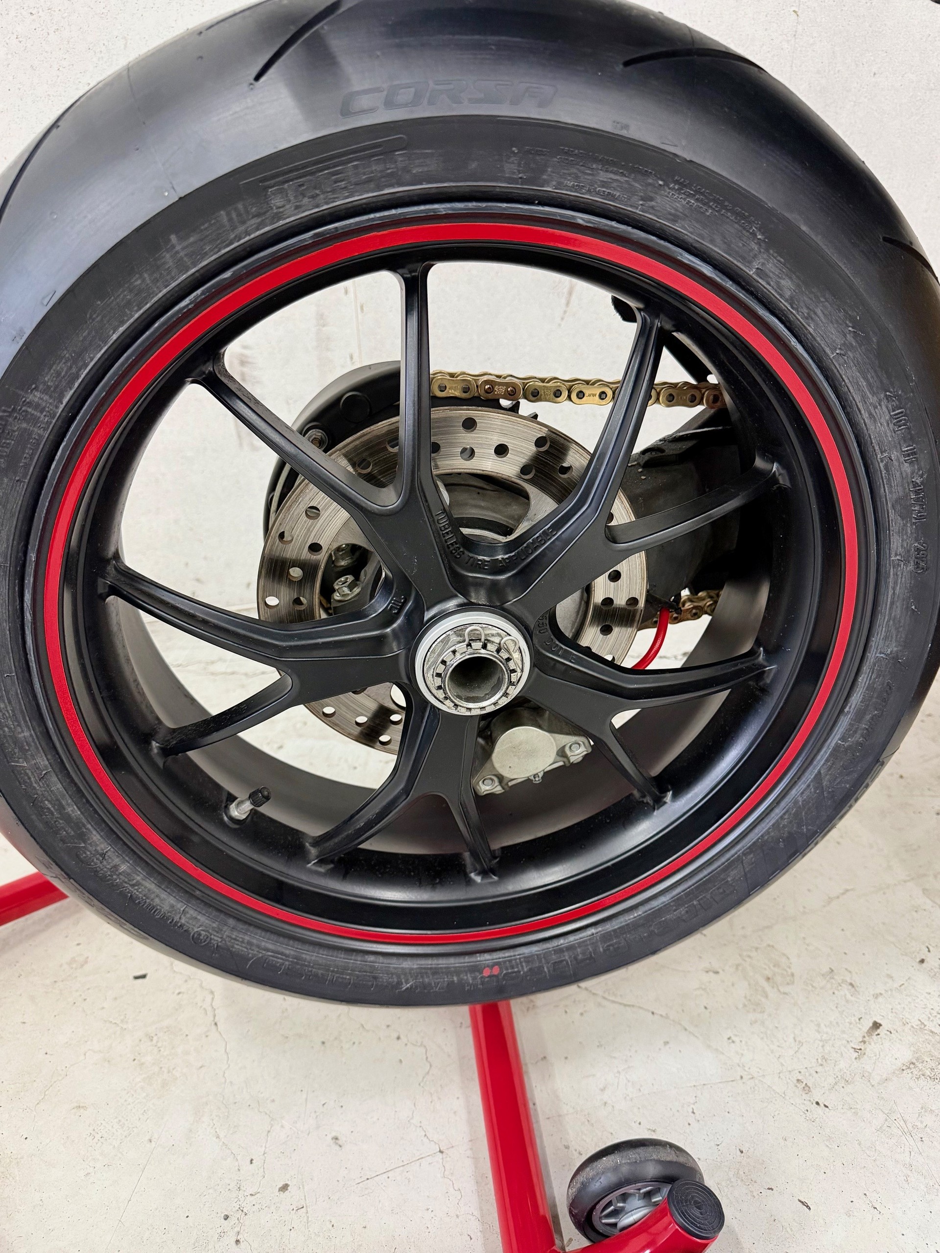 DUCATI Hypermotard 1100-image-9