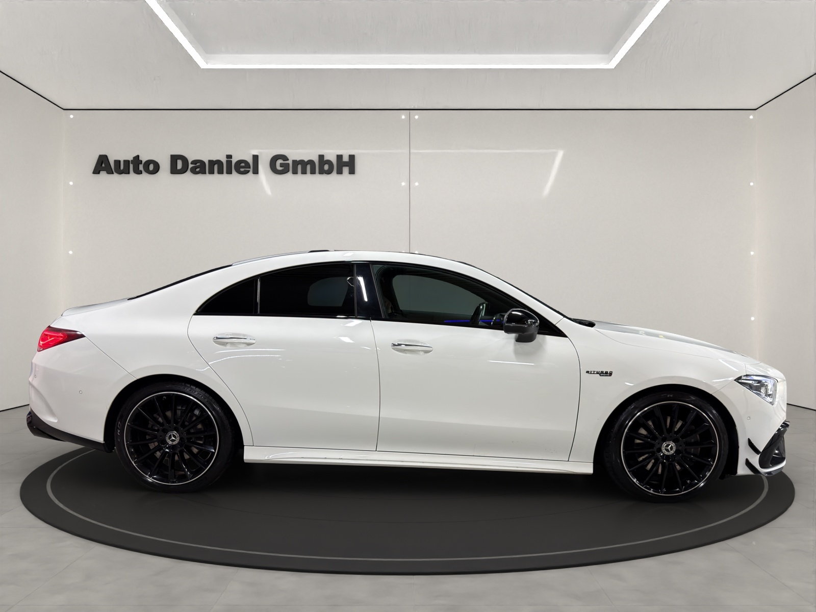 MERCEDES-BENZ CLA 200 d AMG Line 8G-DCT-image-4