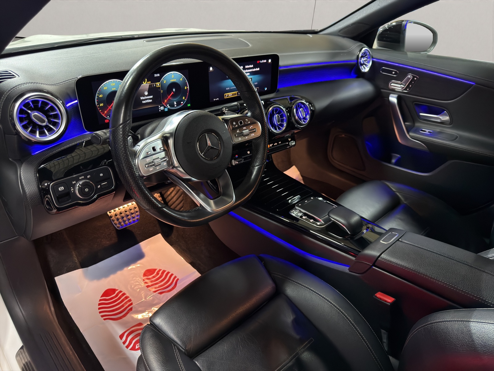 MERCEDES-BENZ CLA 200 d AMG Line 8G-DCT-image-9