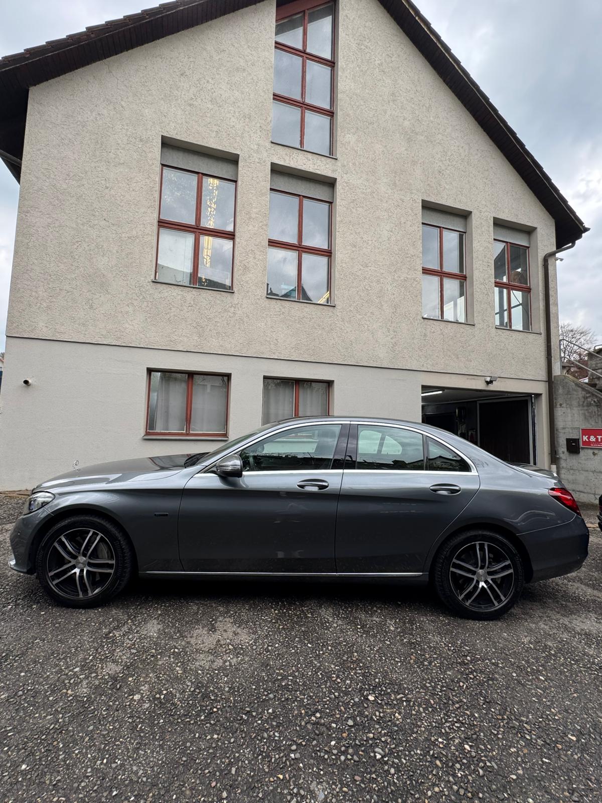 MERCEDES-BENZ Mercedes-Benz C 300 e 9G-Tronic Limousine-image-5
