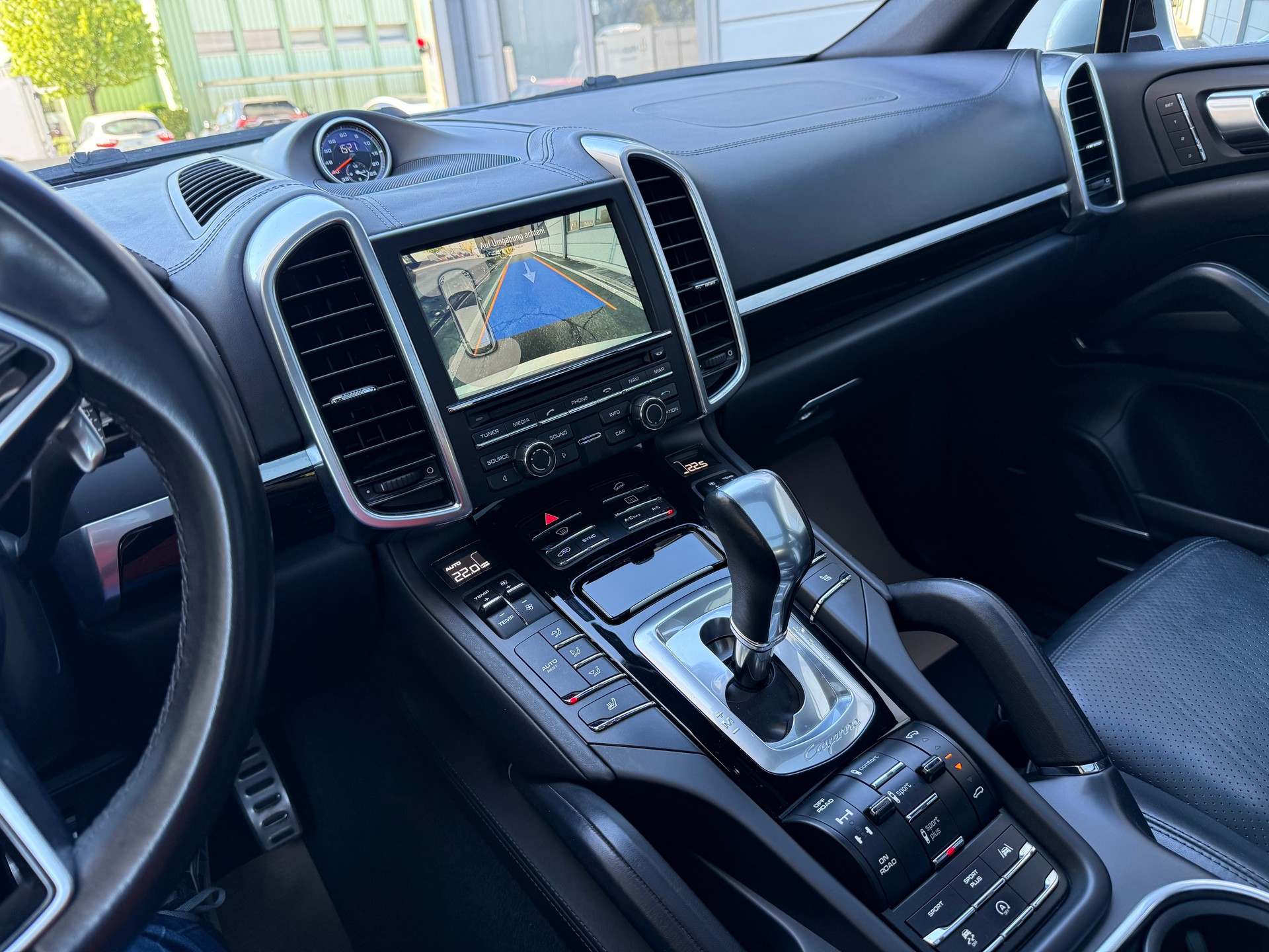 PORSCHE Cayenne S Diesel *1.st Erster Hand *ab MFK *Panorama-Glasdach *Sitzheizung v+h Spurwechsel-Assistent *Tempomat *Start/Stop-image-9