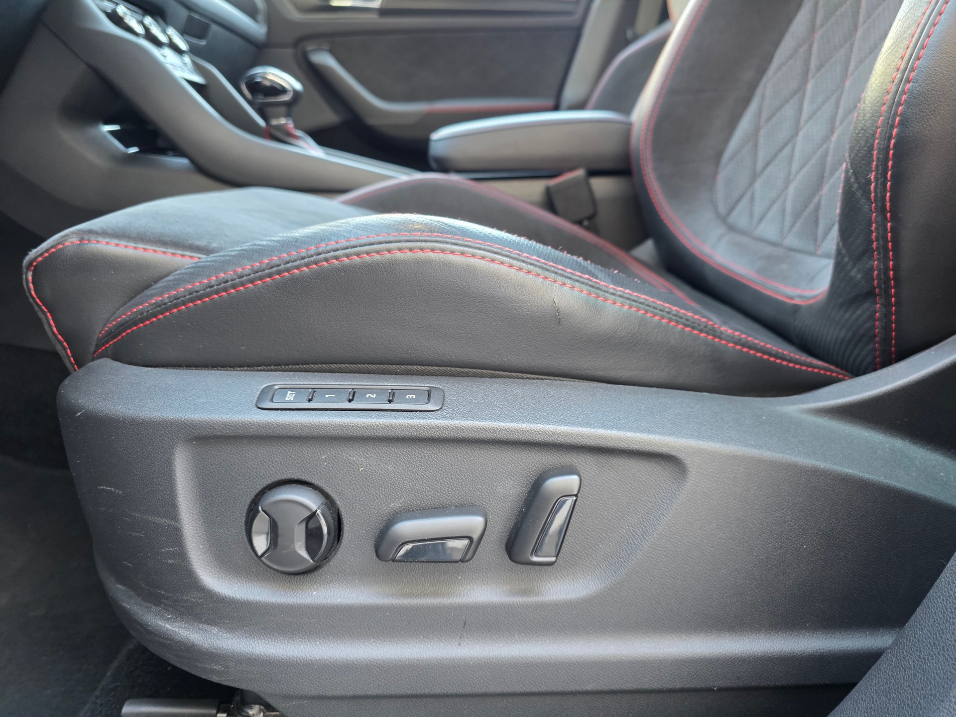 SKODA Kodiaq 2.0 Bi-TDI SCR RS 4x4 DSG-image-14