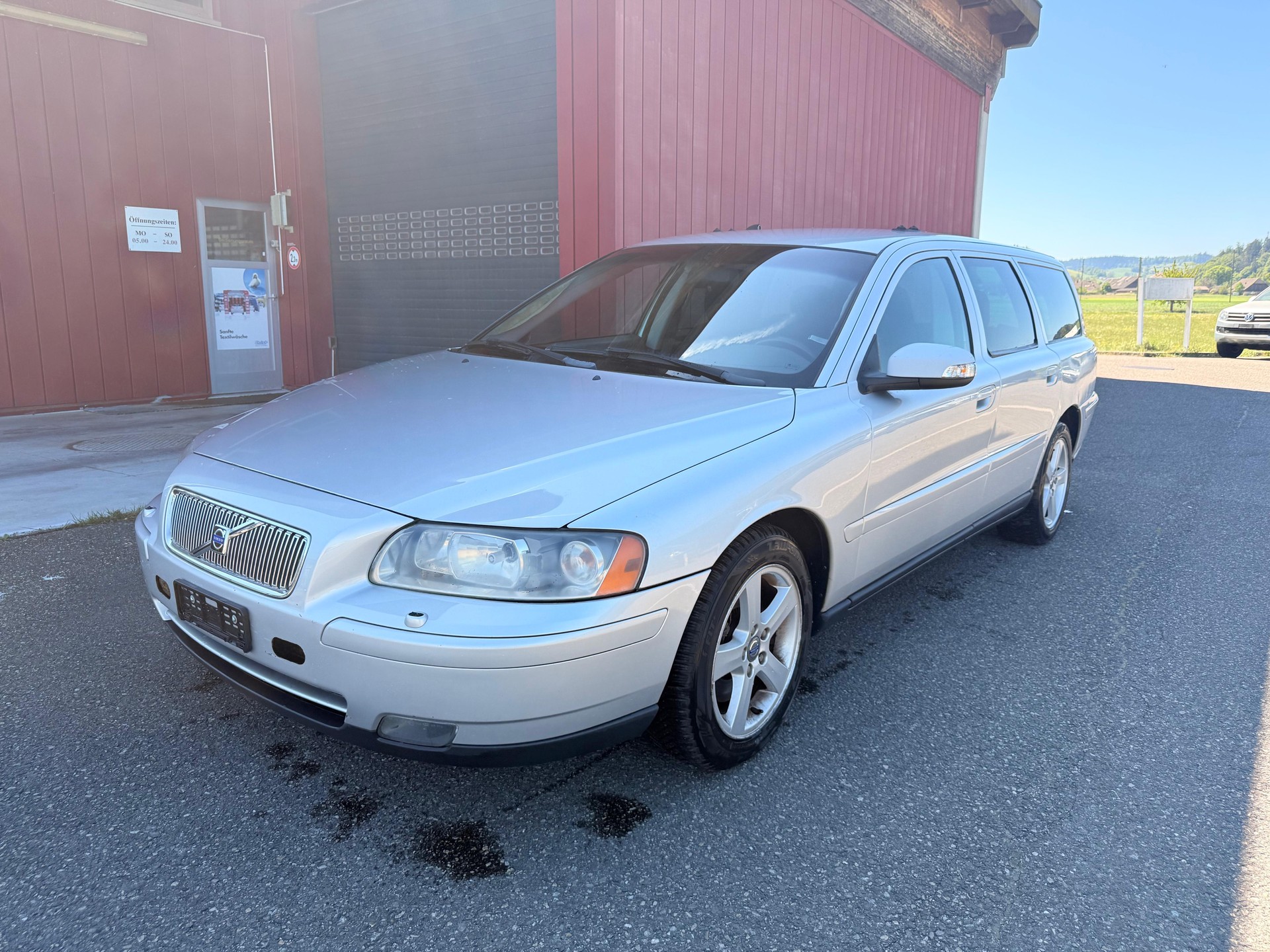 VOLVO V70 D5 AWD Summum-image-11
