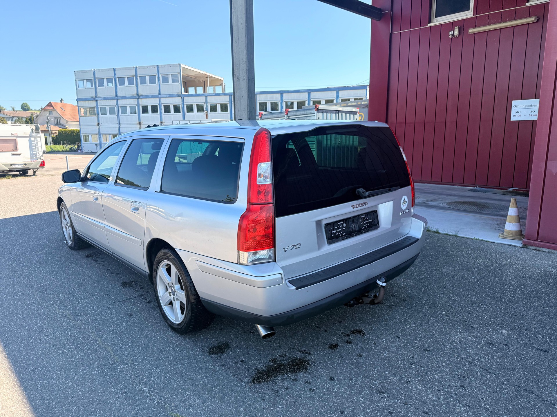 VOLVO V70 D5 AWD Summum-image-4