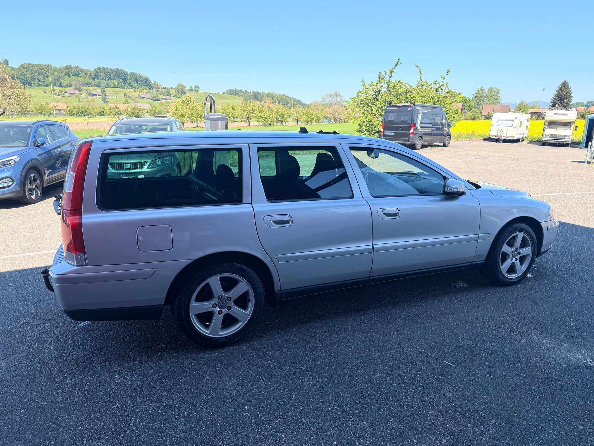 VOLVO V70 D5 AWD Summum-image-2