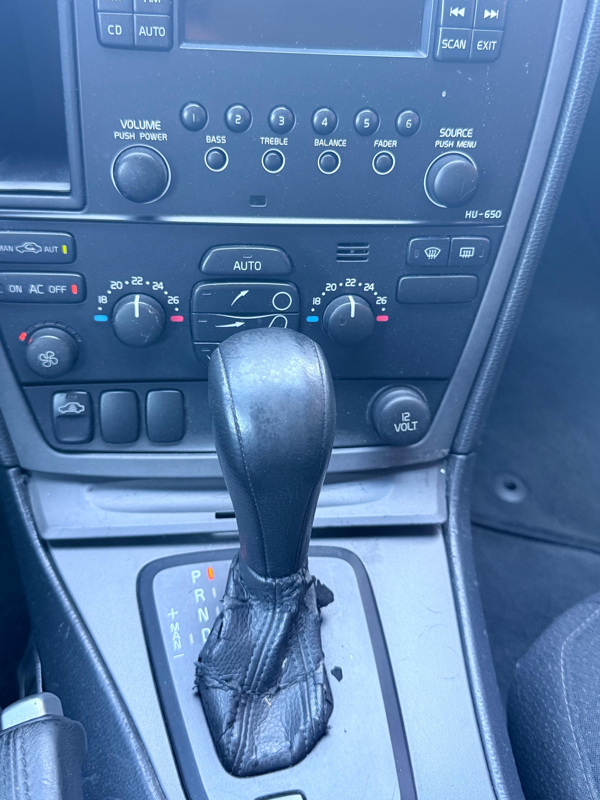 VOLVO V70 D5 AWD Summum-image-10