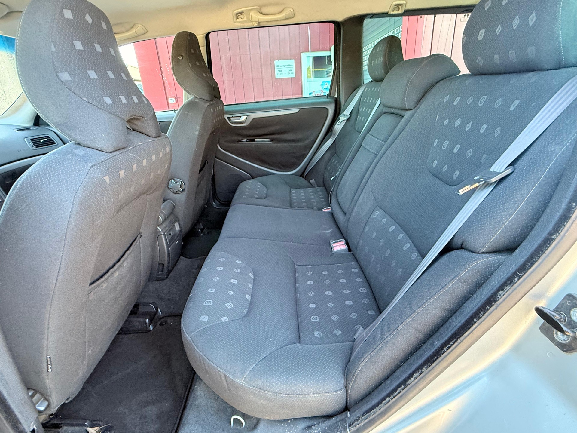 VOLVO V70 D5 AWD Summum-image-14