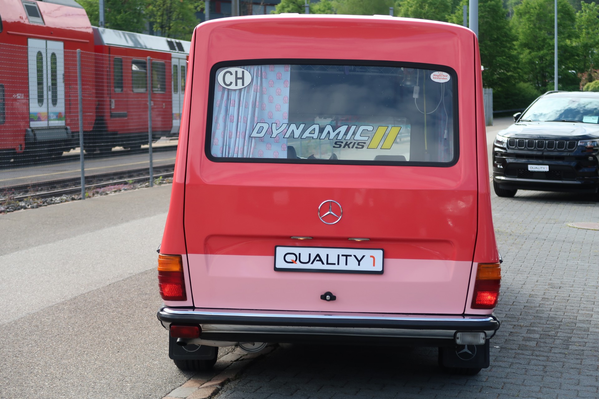 MERCEDES-BENZ 240 D-image-6