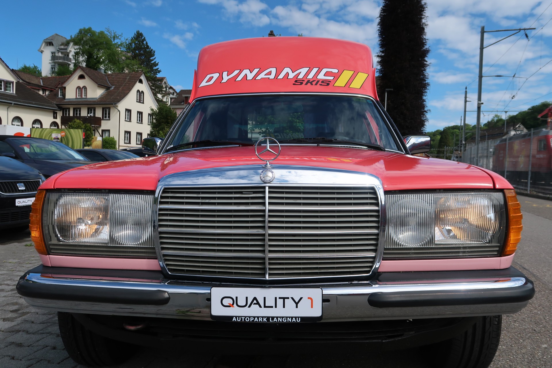 MERCEDES-BENZ 240 D-showroom-element-3