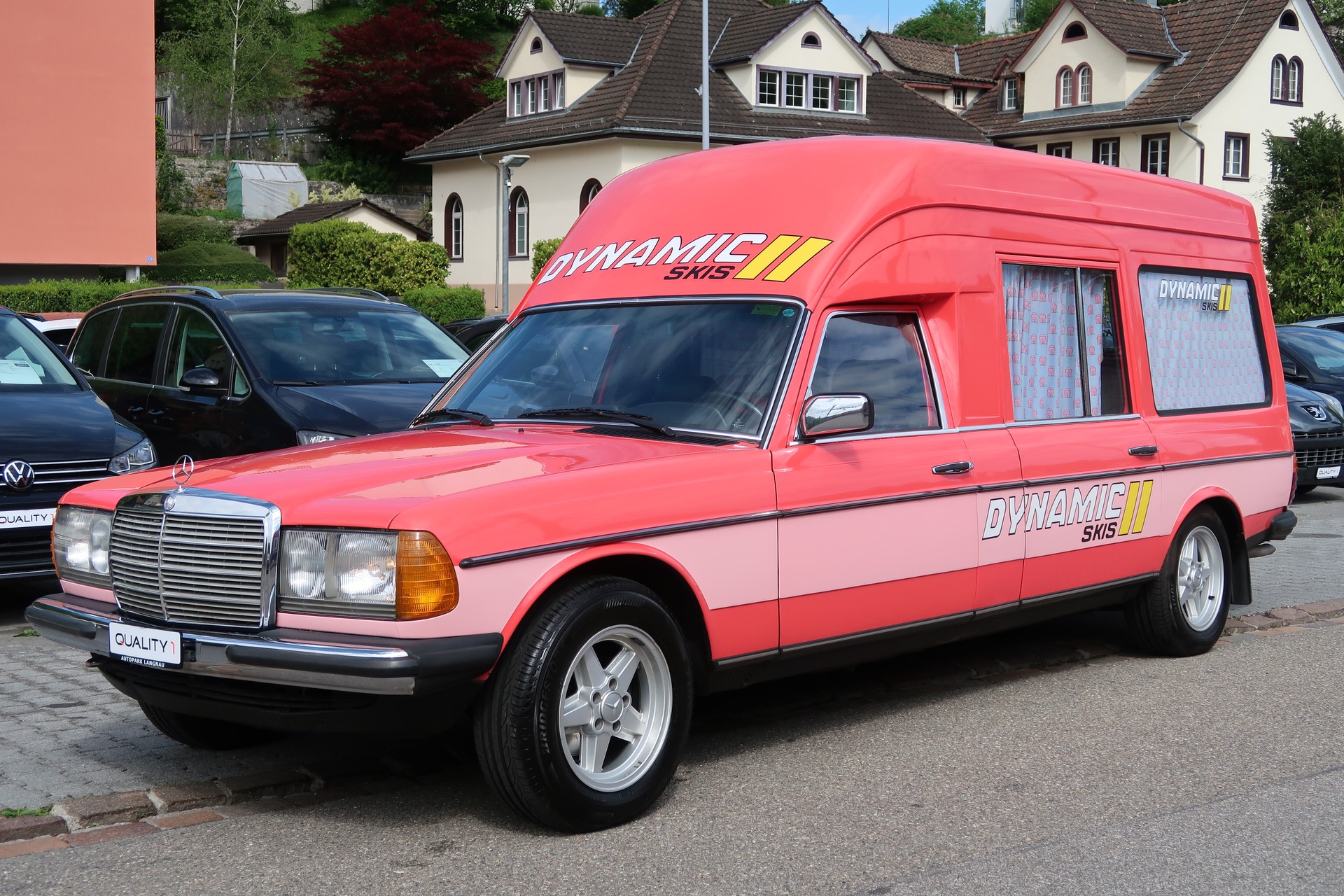 MERCEDES-BENZ 240 D
