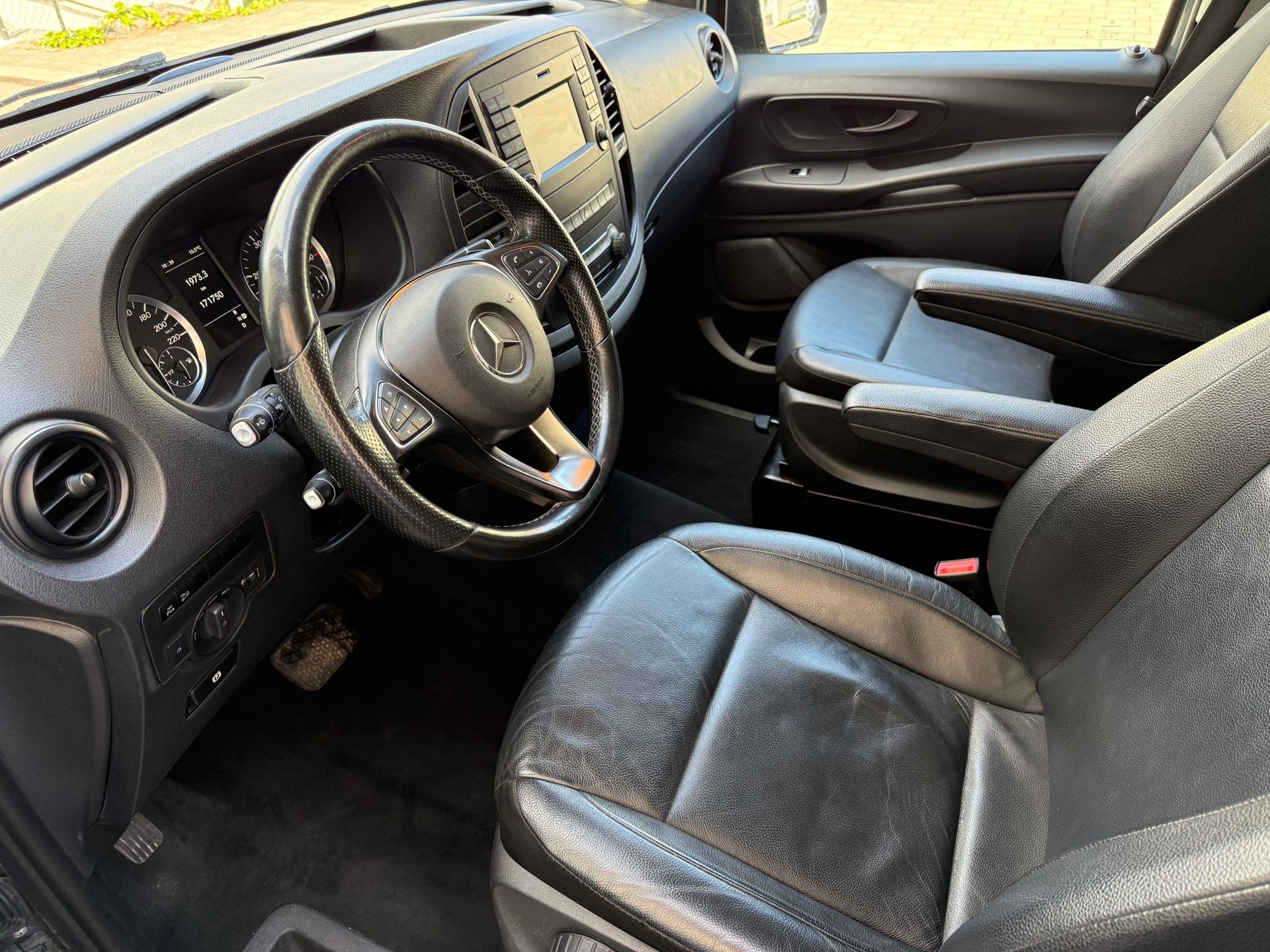 MERCEDES-BENZ Vito 114 BlueTec Tourer Base L 4Matic 7G-Tronic-image-12