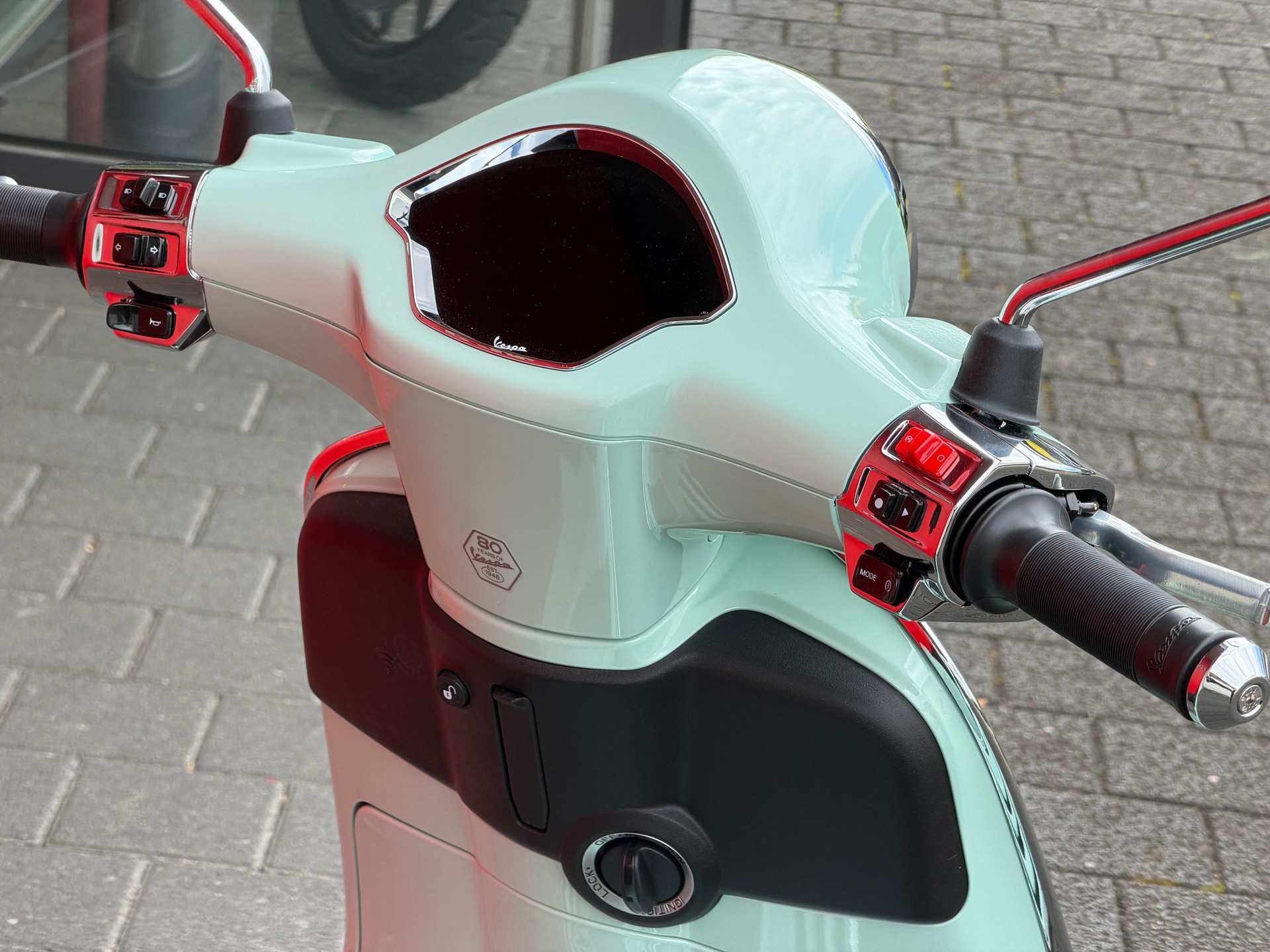 PIAGGIO Vespa 125 Primavera MY26-showroom-element-3