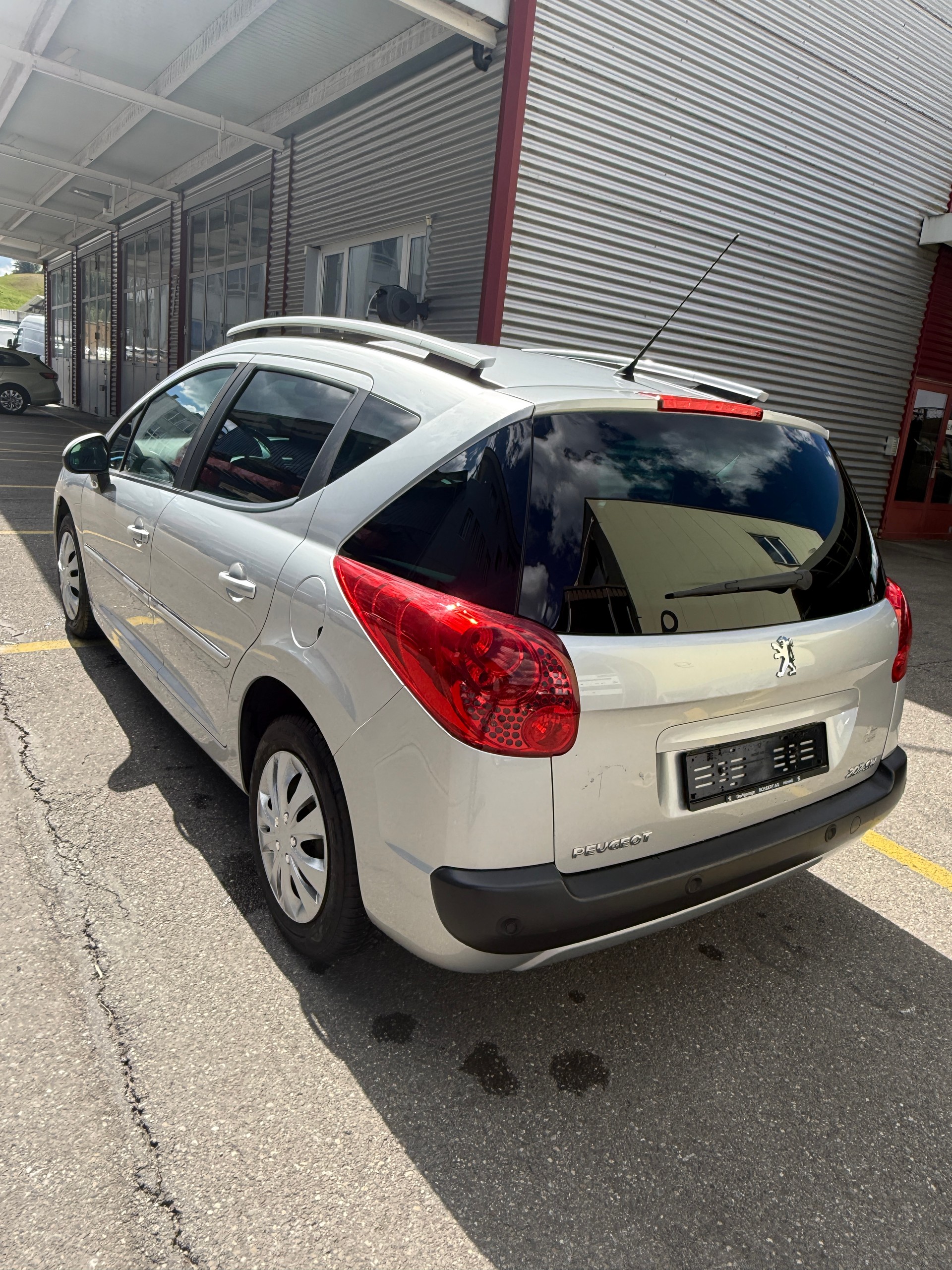 PEUGEOT 207 SW 1.6 16V Allure Automatic-image-7