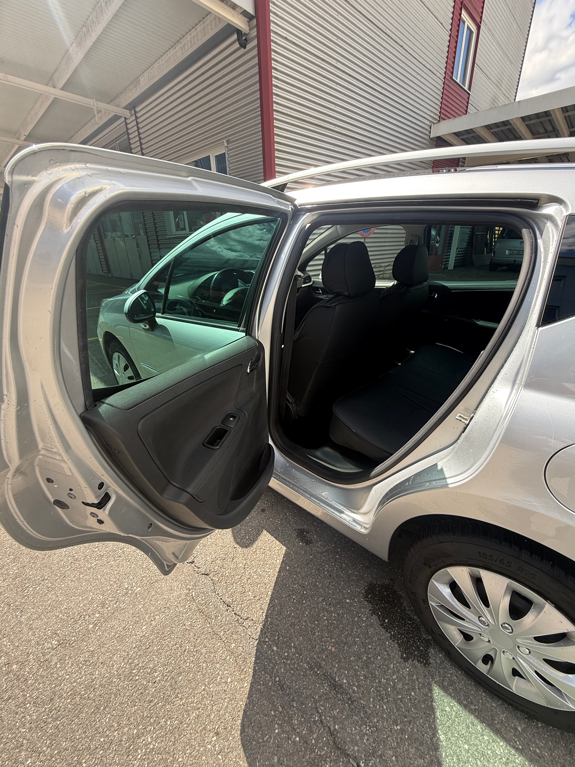 PEUGEOT 207 SW 1.6 16V Allure Automatic-image-10