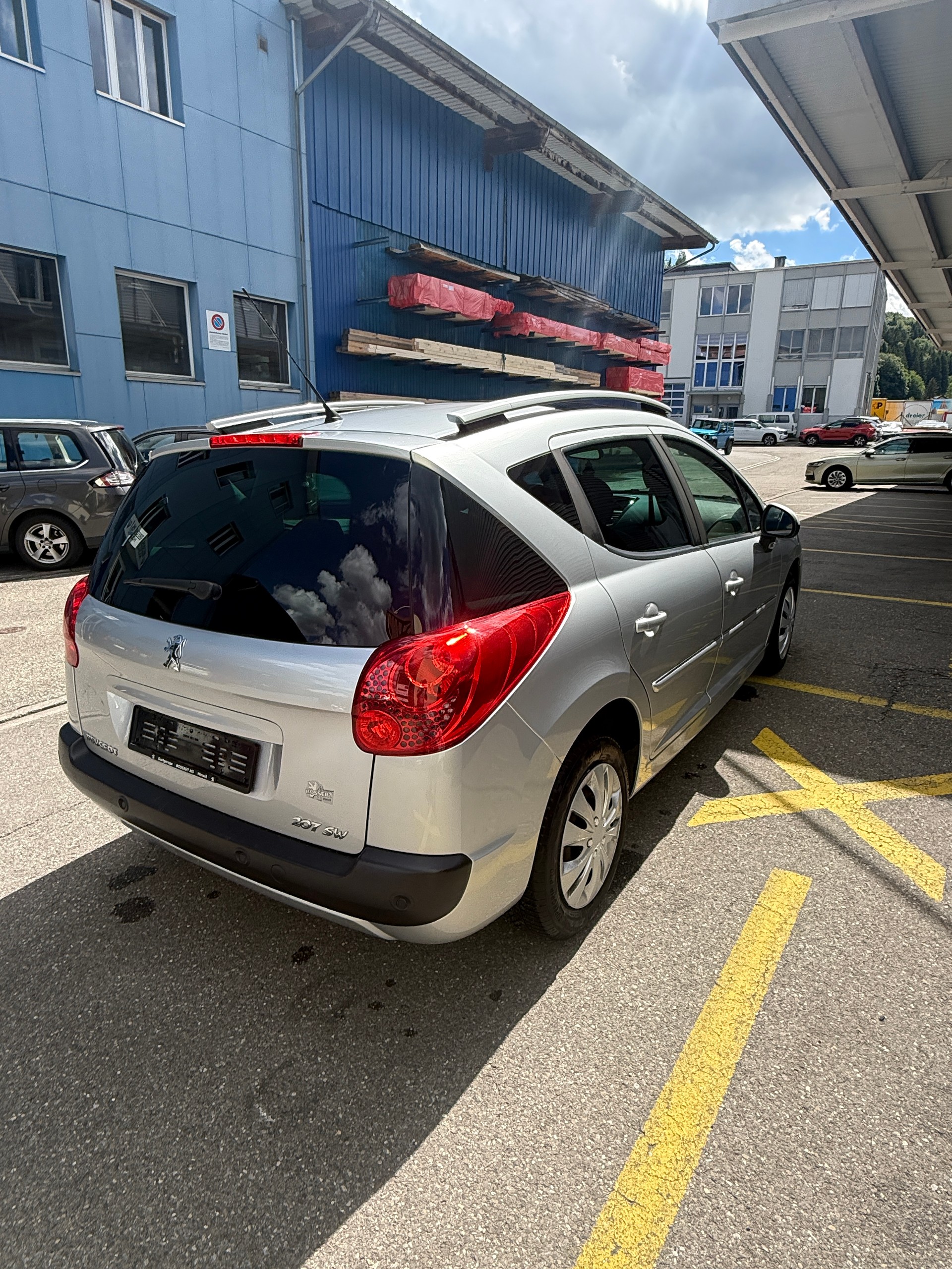 PEUGEOT 207 SW 1.6 16V Allure Automatic-image-3