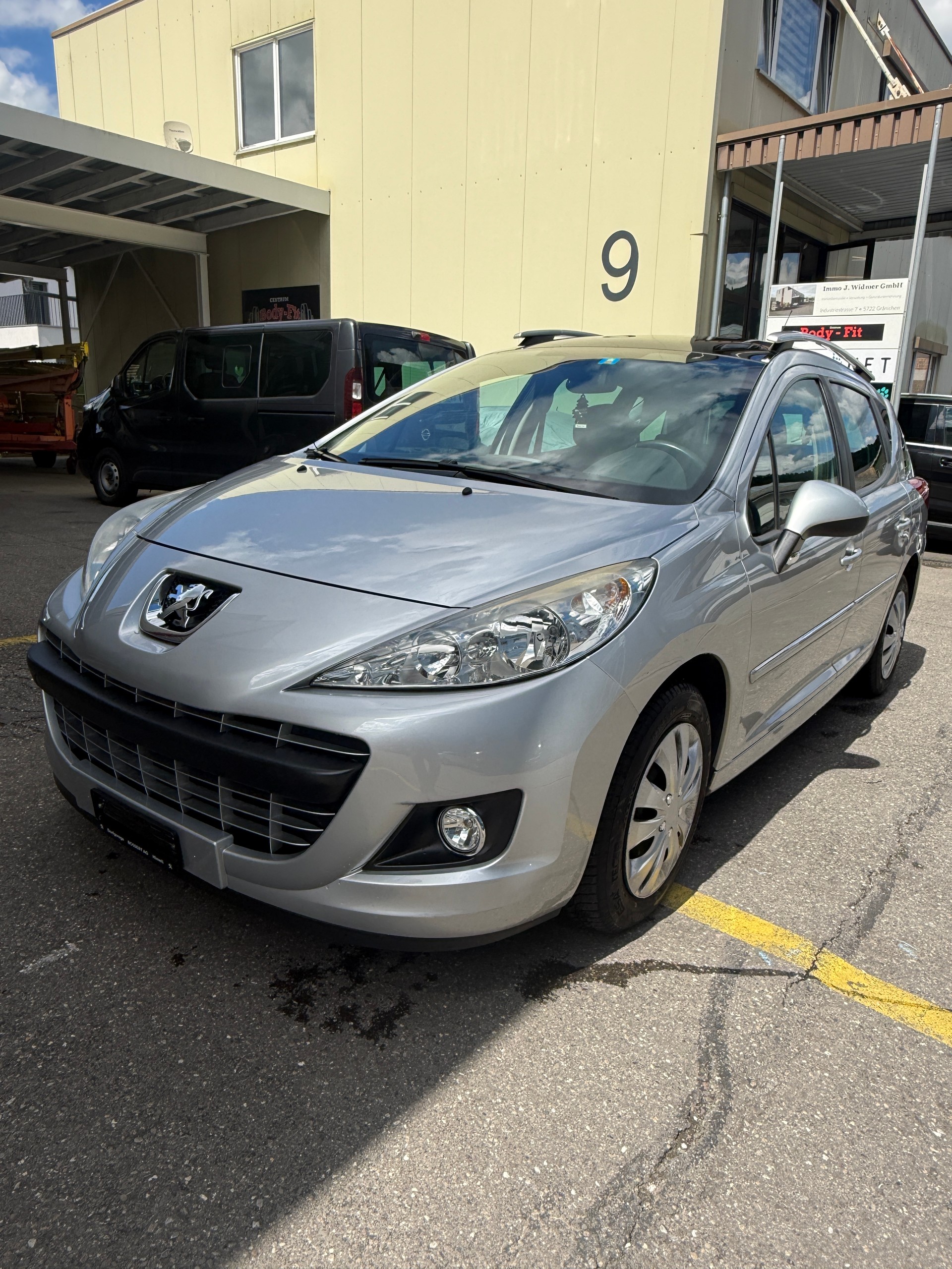 PEUGEOT 207 SW 1.6 16V Allure Automatic-image-5