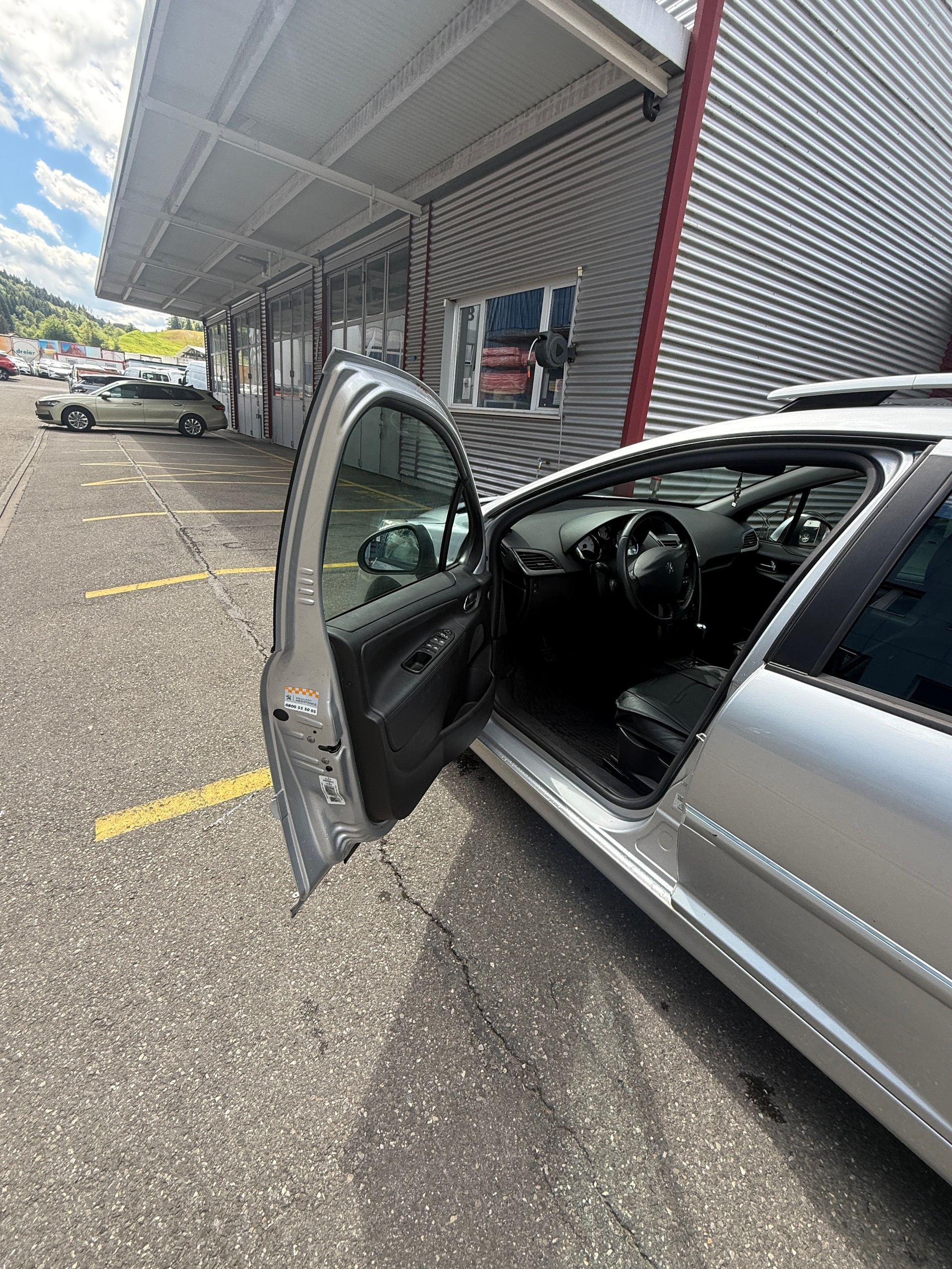 PEUGEOT 207 SW 1.6 16V Allure Automatic-image-21