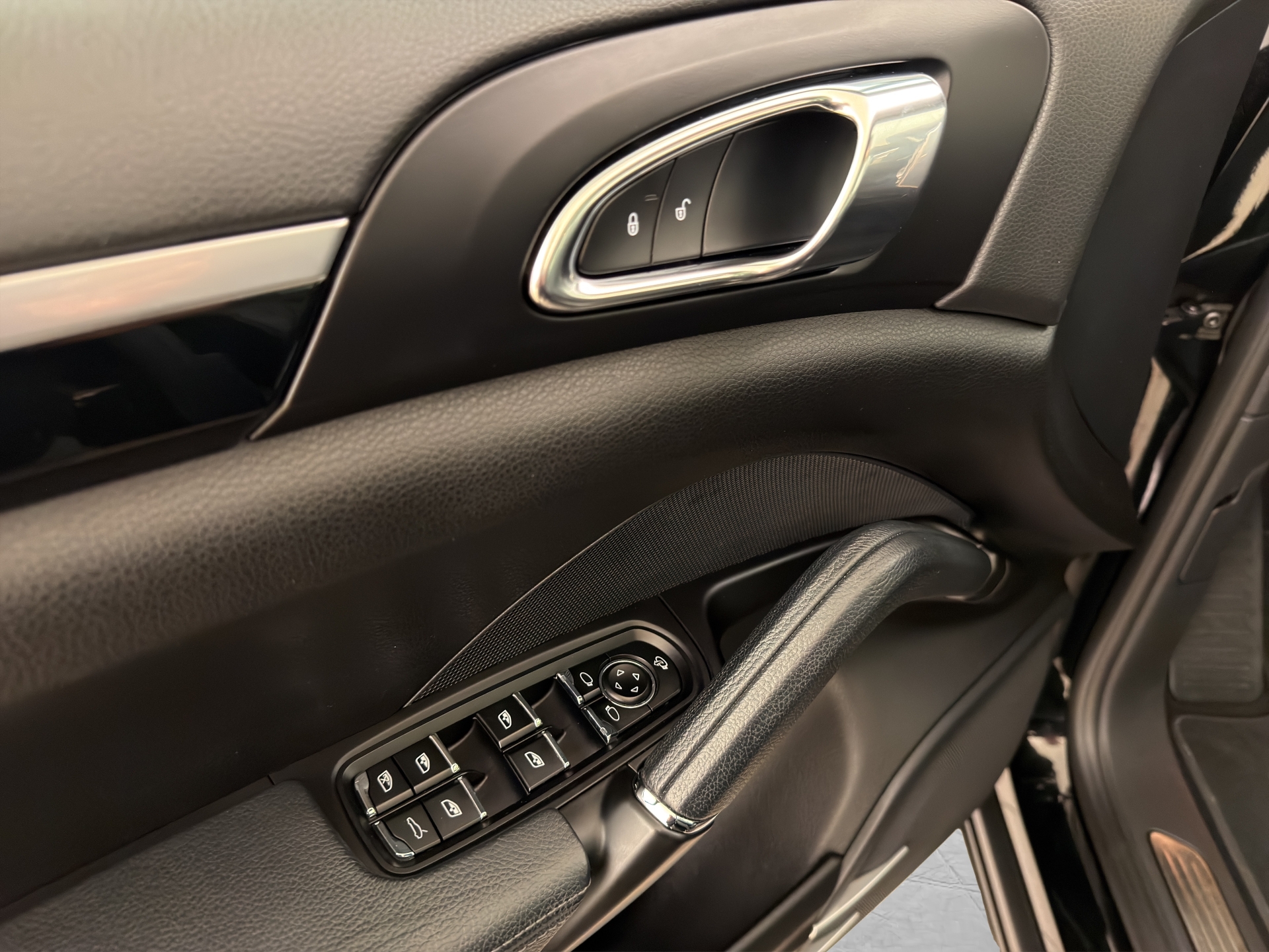 PORSCHE Cayenne 3.0 V6 TDI TipTronic-image-13
