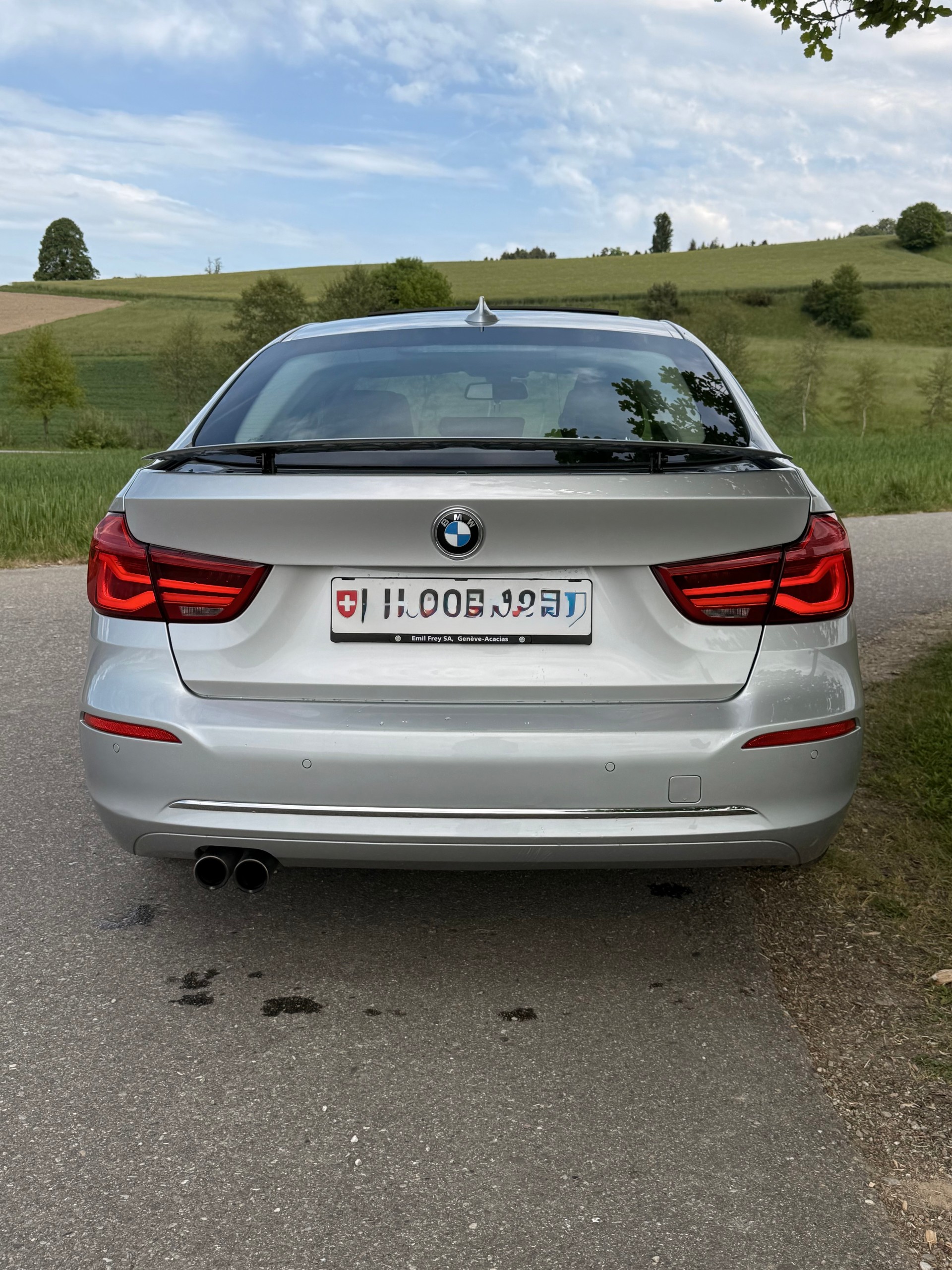 BMW 320i xDrive Gran Turismo-image-1