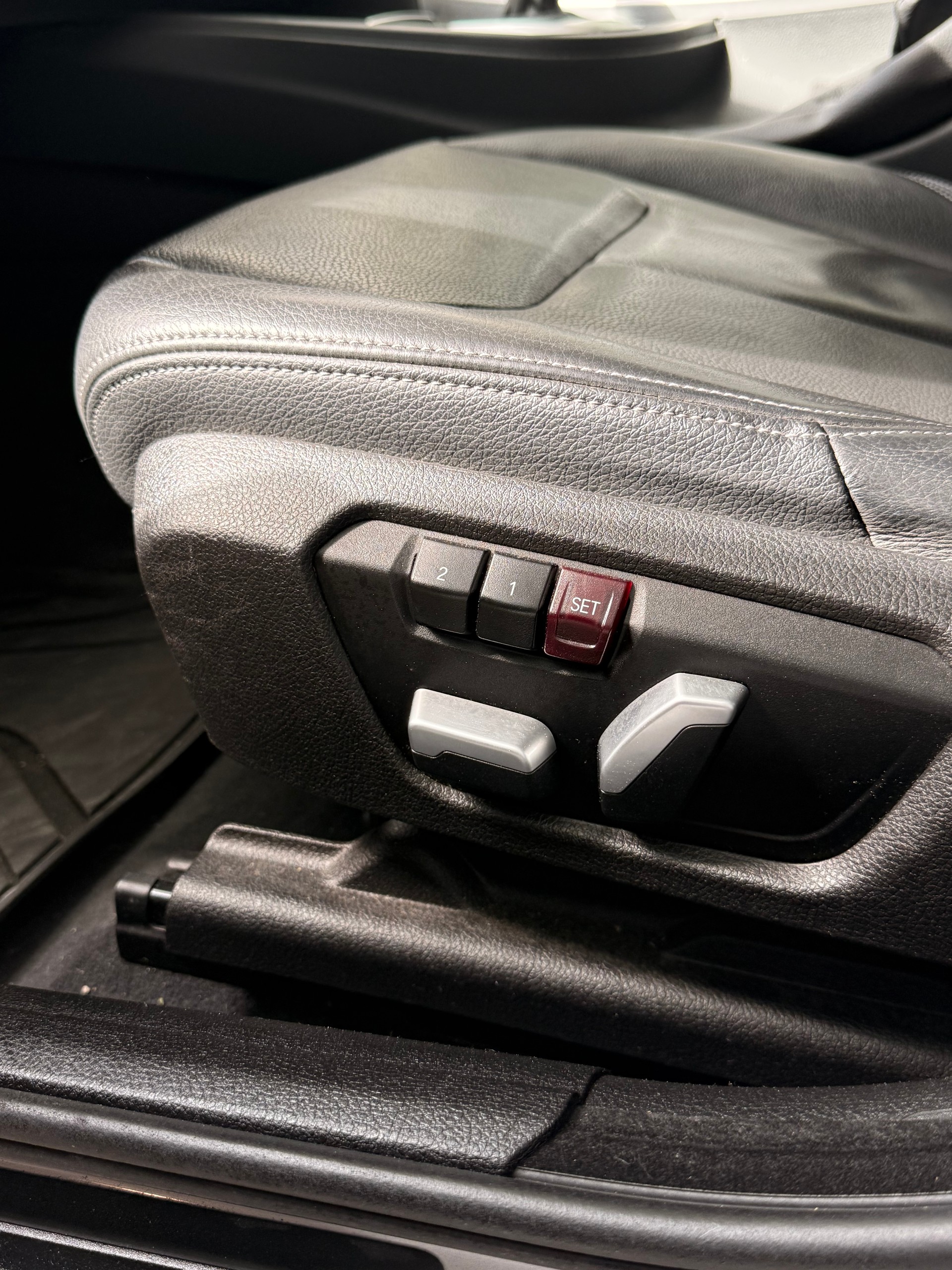 BMW 320i xDrive Gran Turismo-image-16