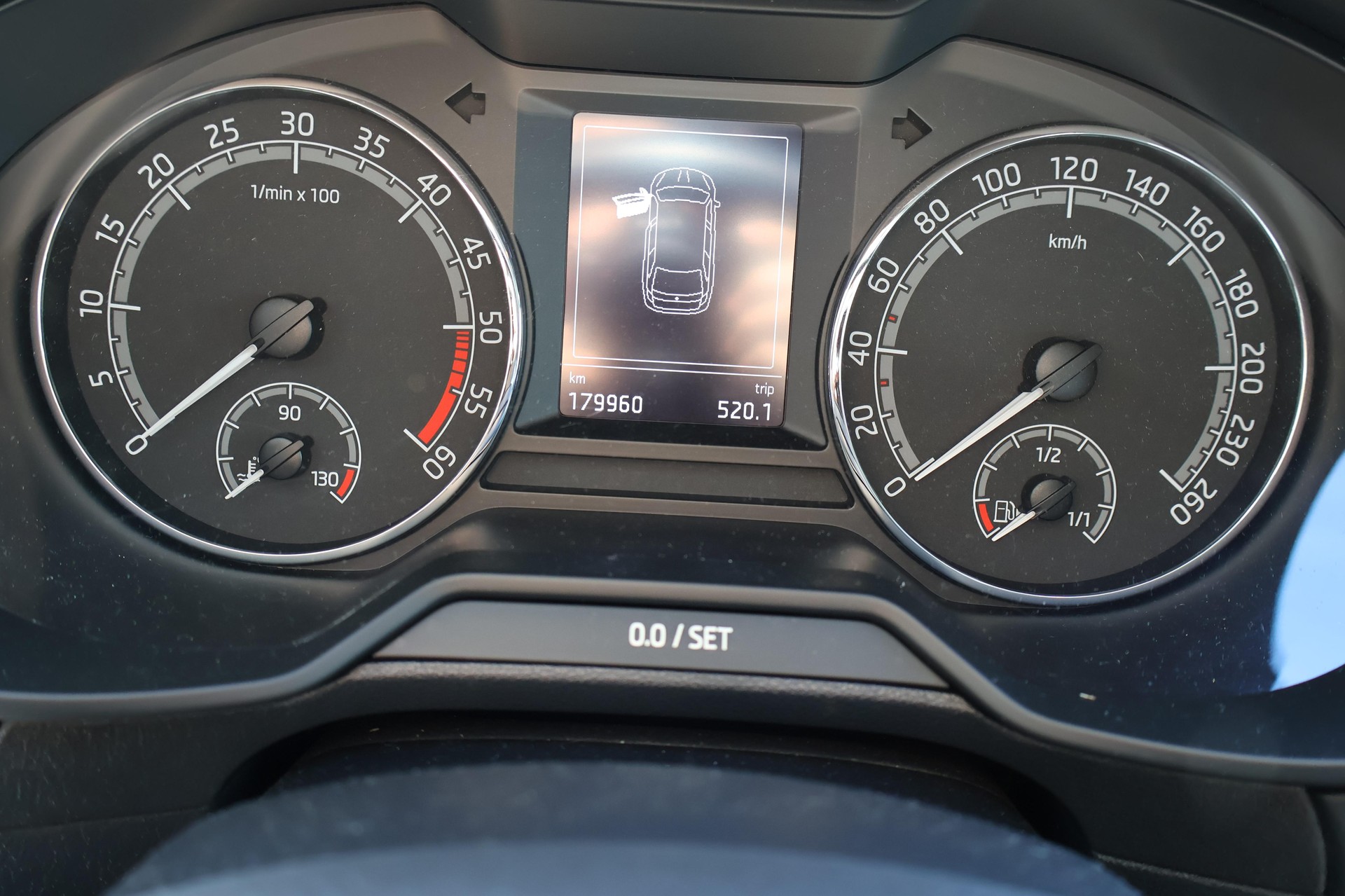 SKODA 1.6 TDI 115 Ambition DSG-image-9