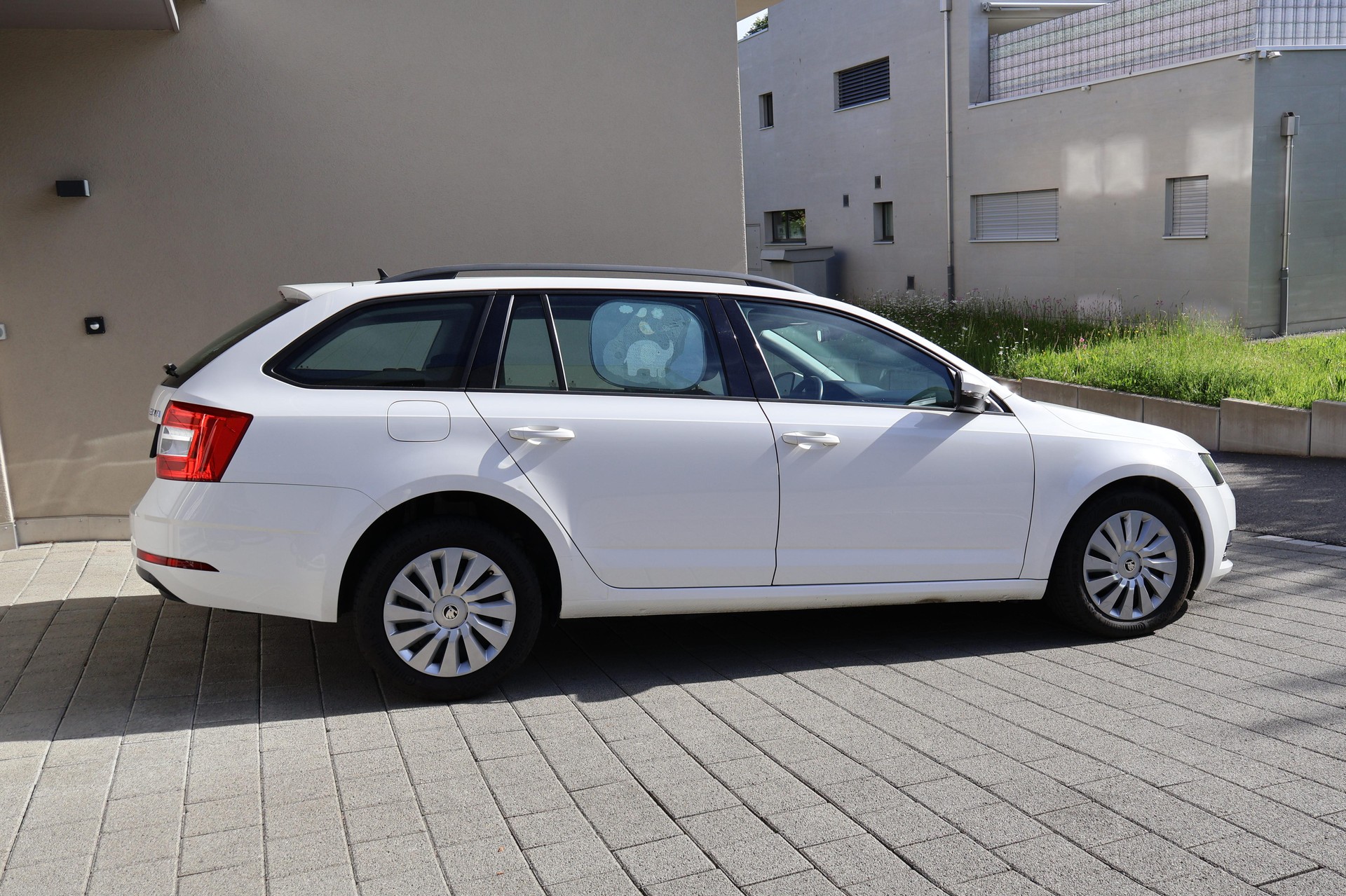 SKODA 1.6 TDI 115 Ambition DSG-image-2