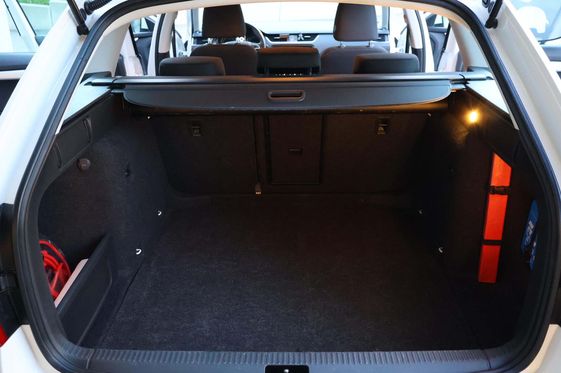SKODA 1.6 TDI 115 Ambition DSG-image-4