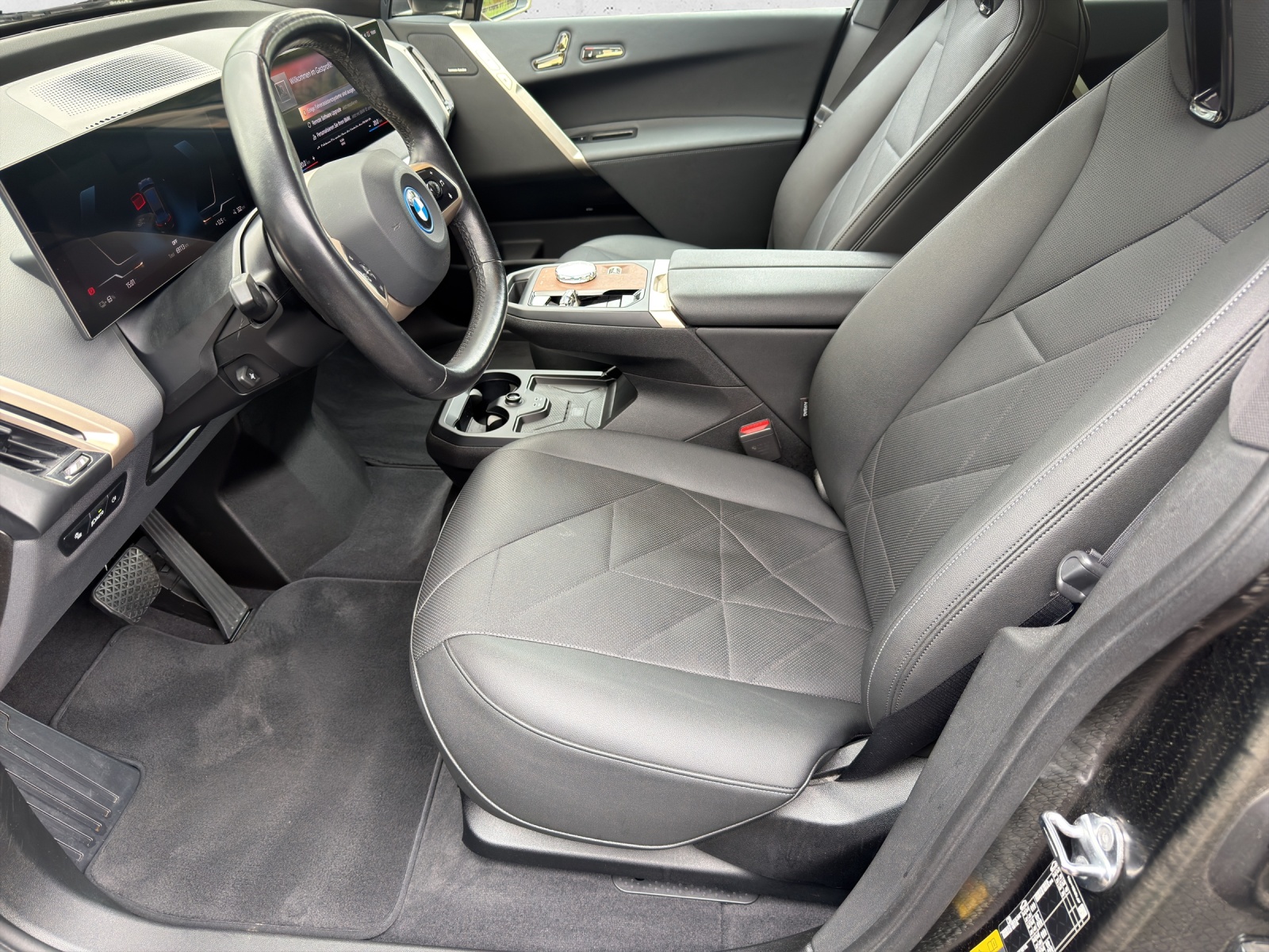BMW iX xDrive50 Sport-image-10