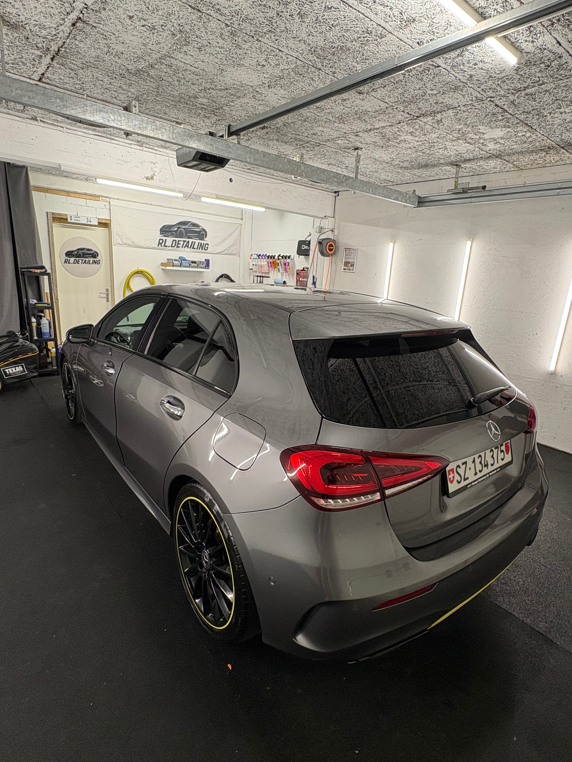MERCEDES-BENZ A 250 AMG Line Edition 1-image-1