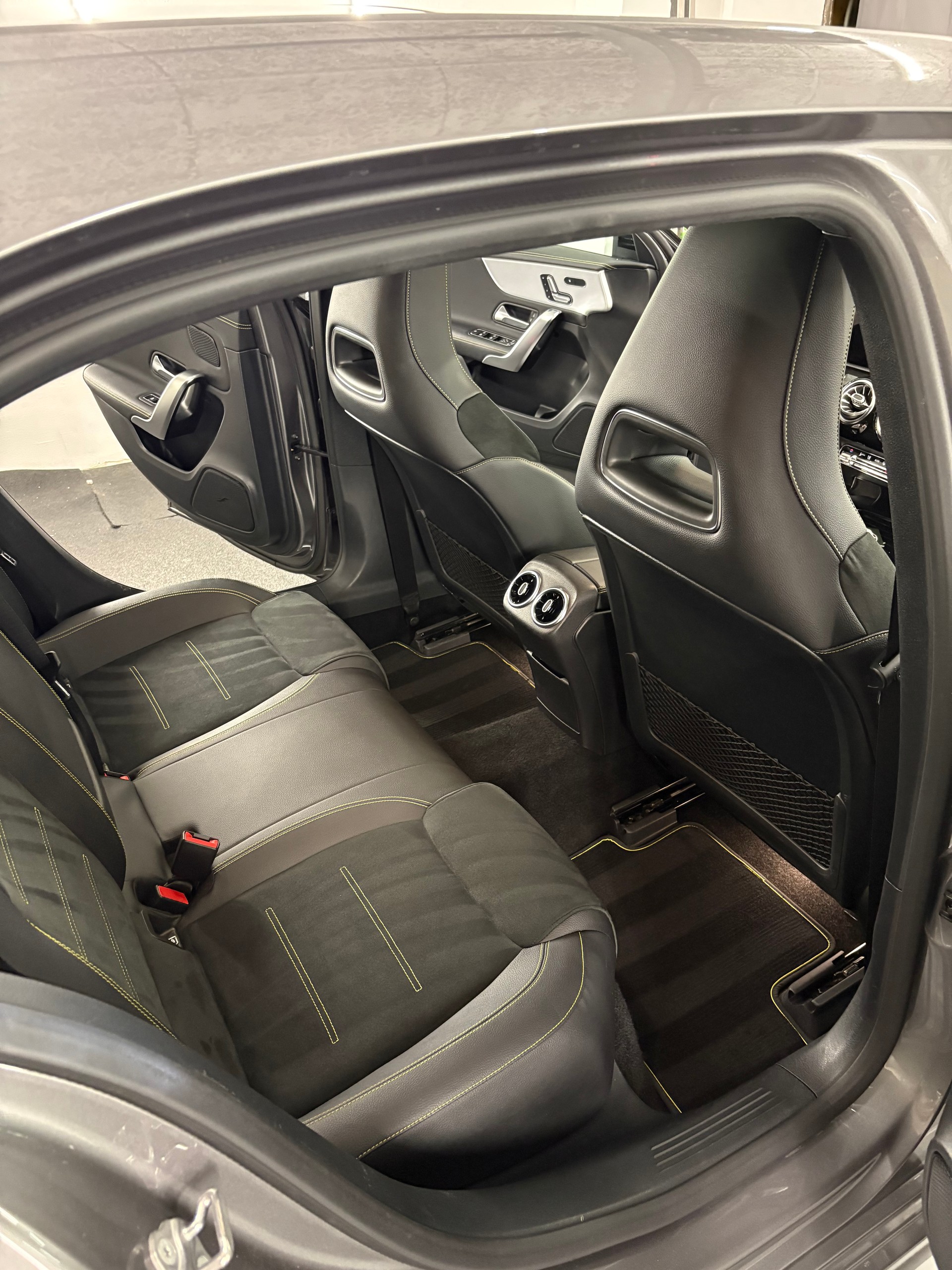 MERCEDES-BENZ A 250 AMG Line Edition 1-image-3