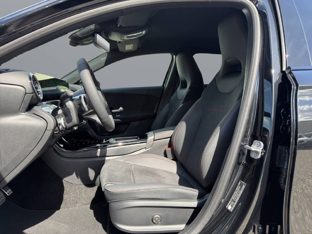 MERCEDES-BENZ A 220 AMG Line 4m-image-7