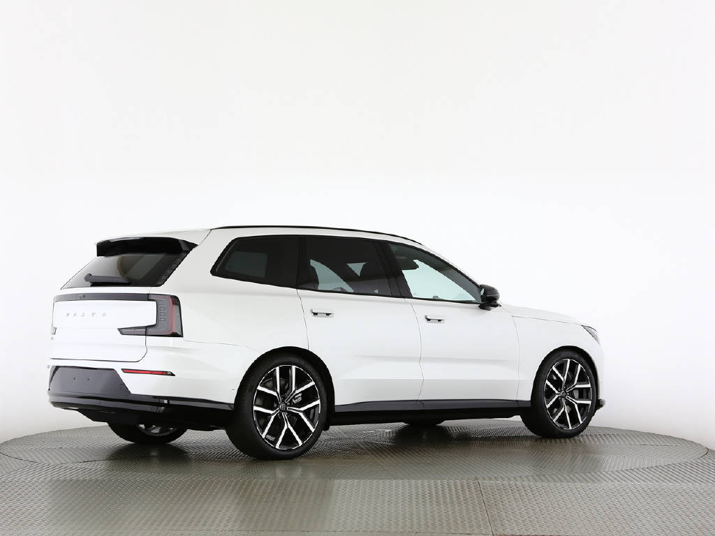 VOLVO EX 90 Twin Performance Ultra AWDD-image-14
