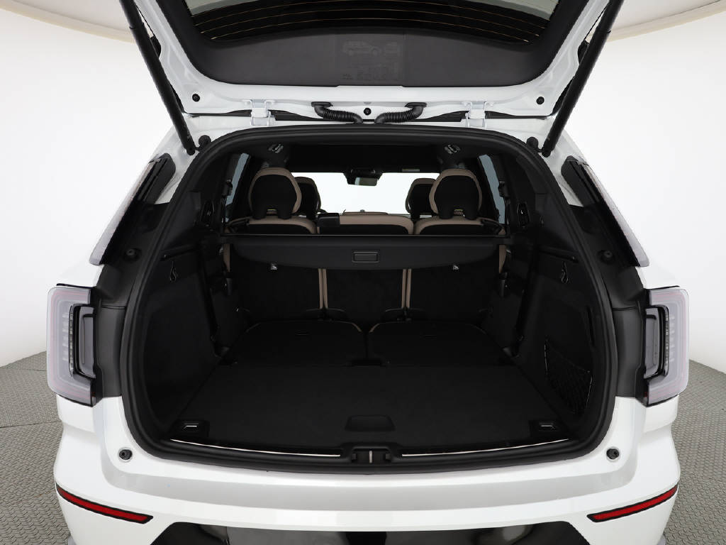 VOLVO EX 90 Twin Performance Ultra AWDD-image-10