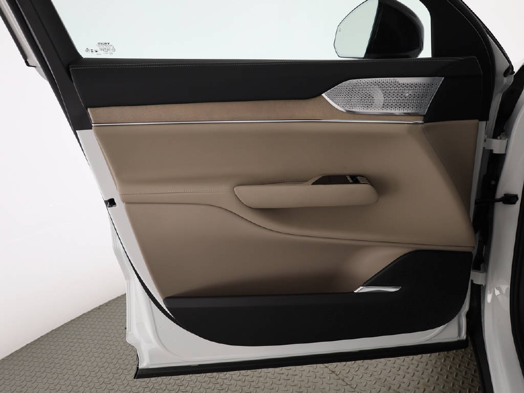 VOLVO EX 90 Twin Performance Ultra AWDD-image-6