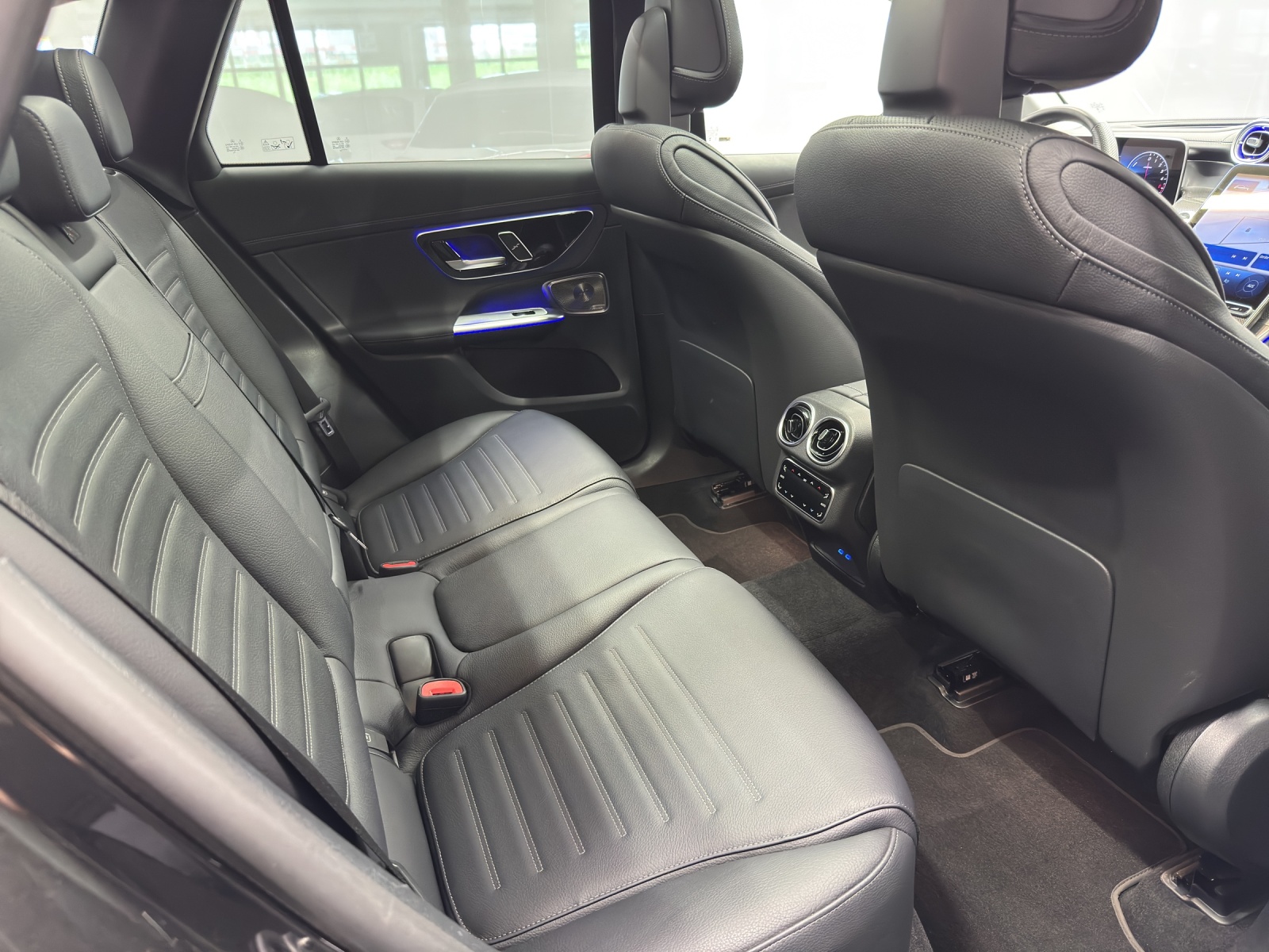 MERCEDES-BENZ GLC 300 de AMG Line 4Matic-image-9