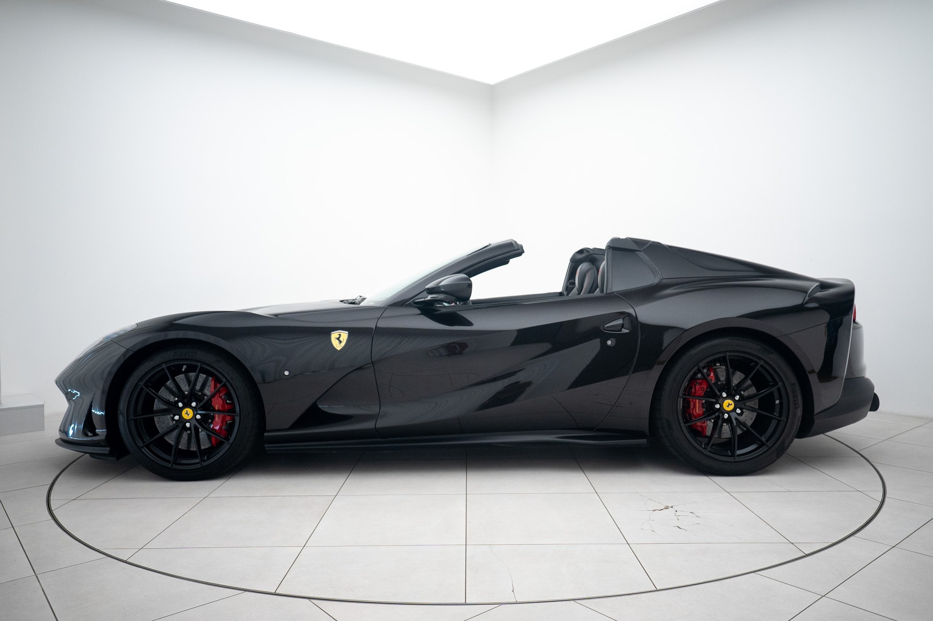 FERRARI 812 GTS-showroom-element-1