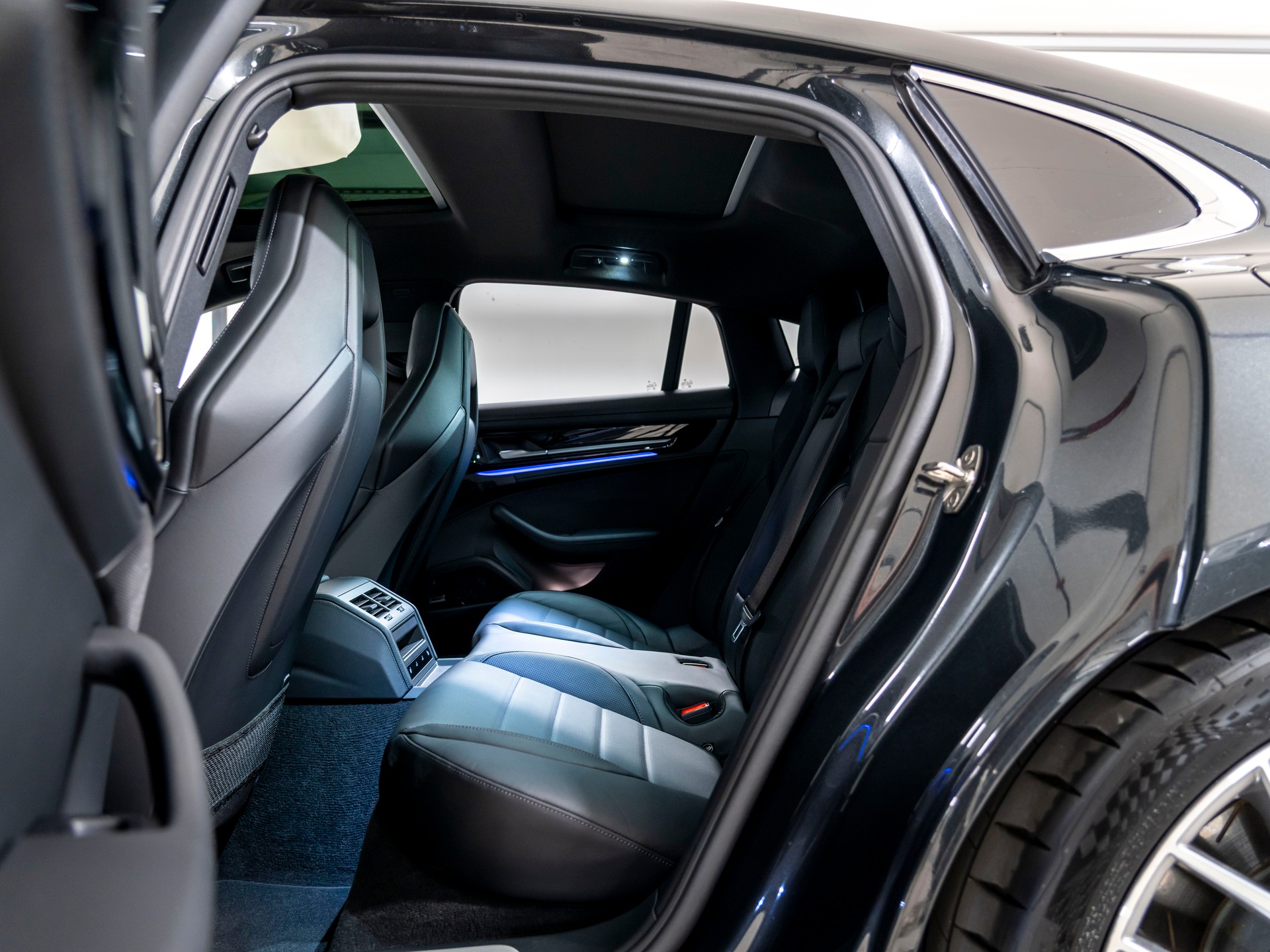 PORSCHE Panamera 4S E-Hybrid PDK-image-20