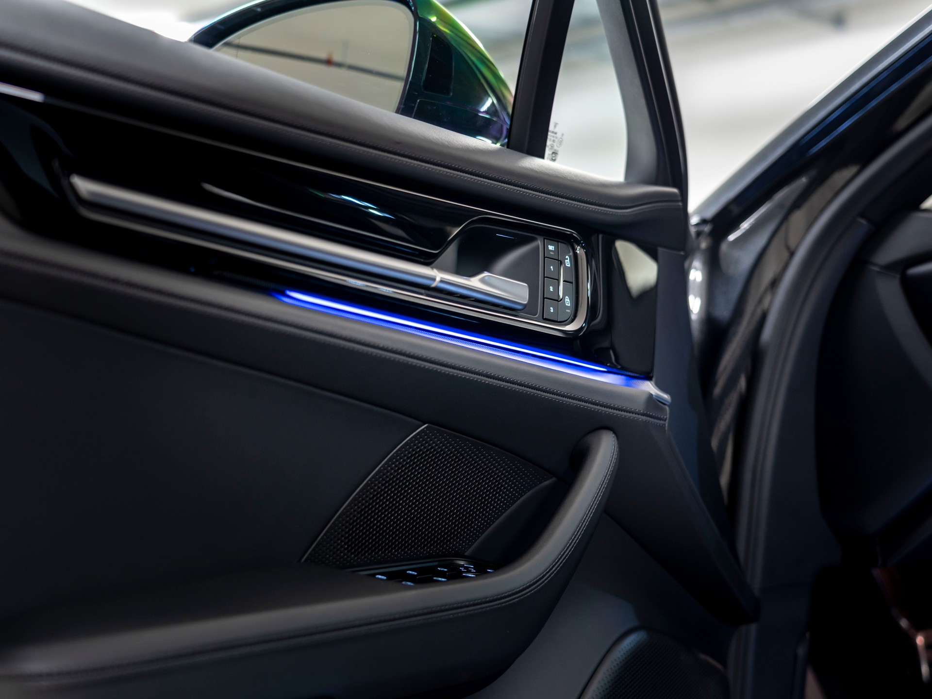PORSCHE Panamera 4S E-Hybrid PDK-image-17