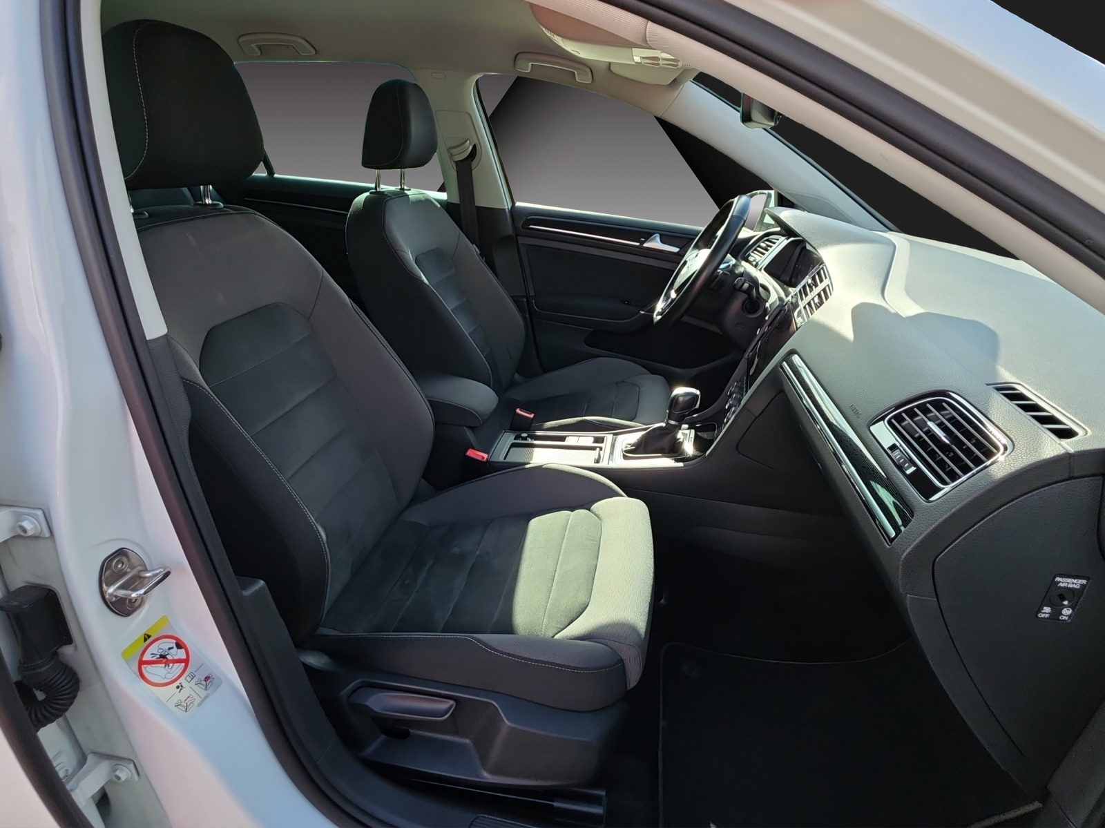 VW Golf 2.0 TDI Swiss-Line 4Motion DSG-image-16