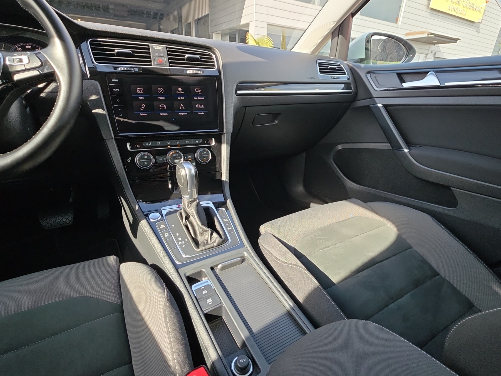 VW Golf 2.0 TDI Swiss-Line 4Motion DSG-image-12