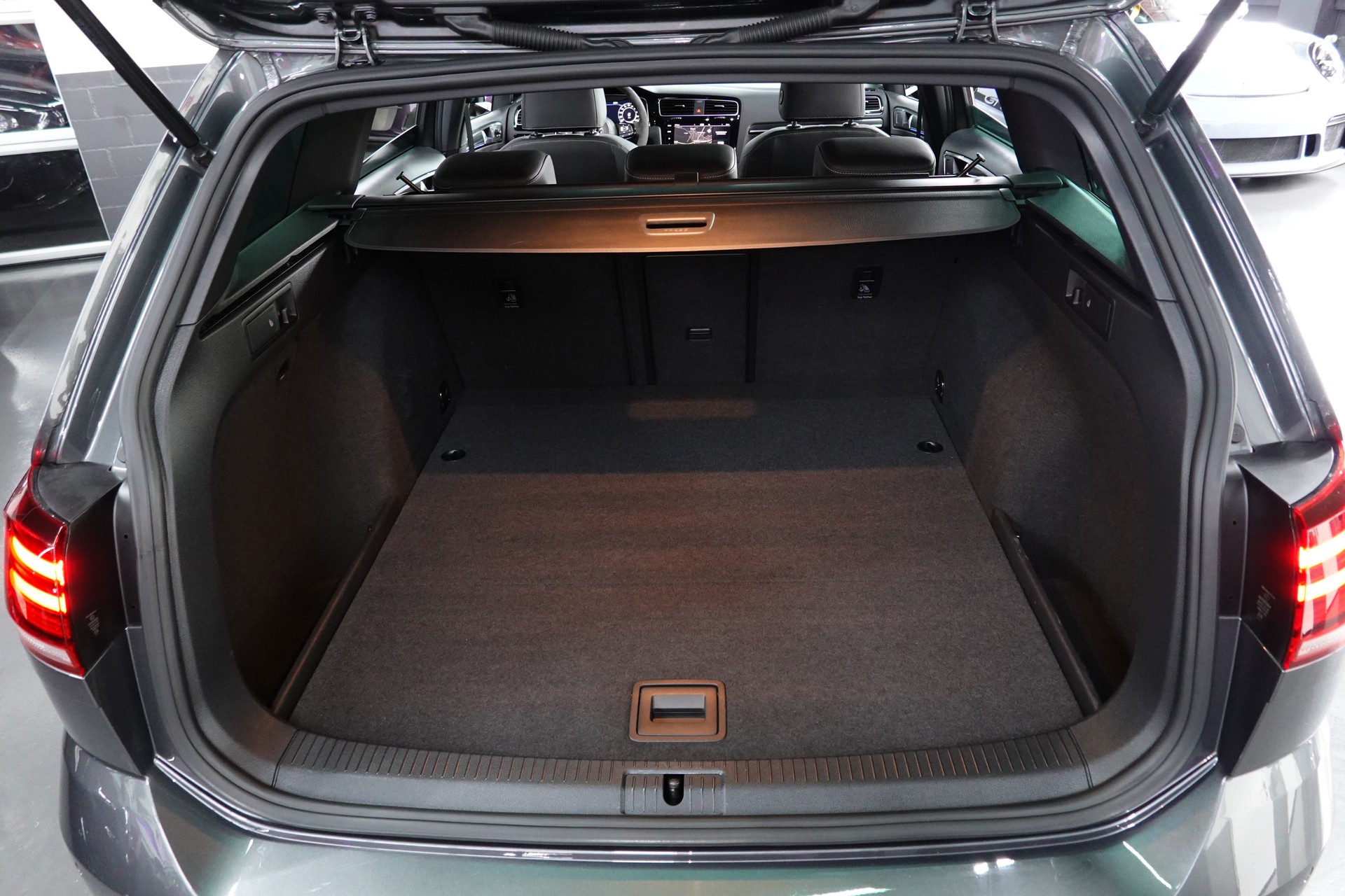 VW GOLF VARIANT 2.0 TSI R 4MOTION DSG DEEP ON TOP-image-33