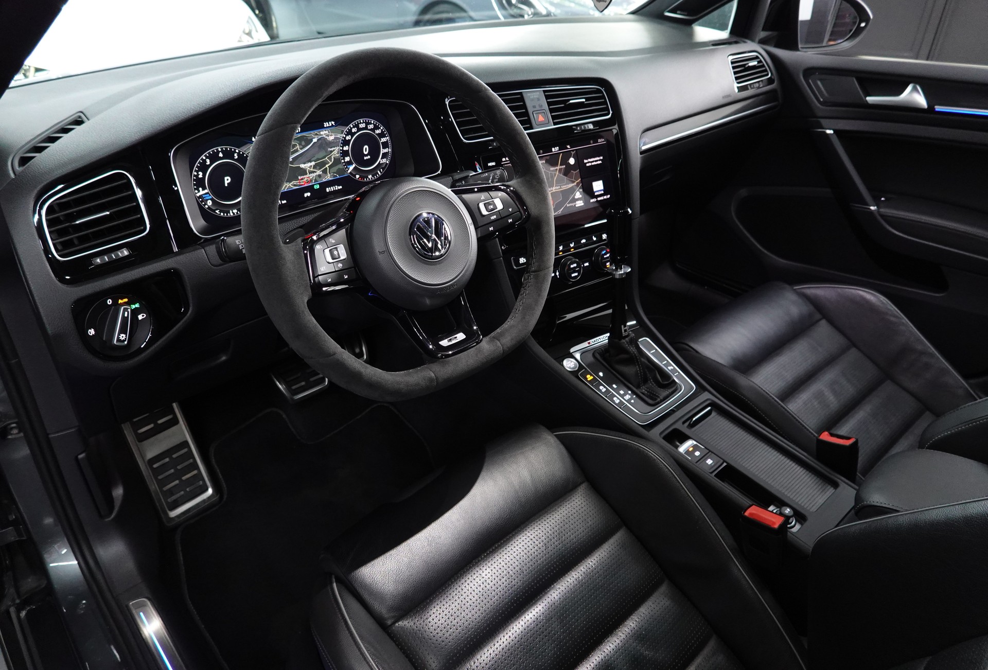 VW GOLF VARIANT 2.0 TSI R 4MOTION DSG DEEP ON TOP-image-25
