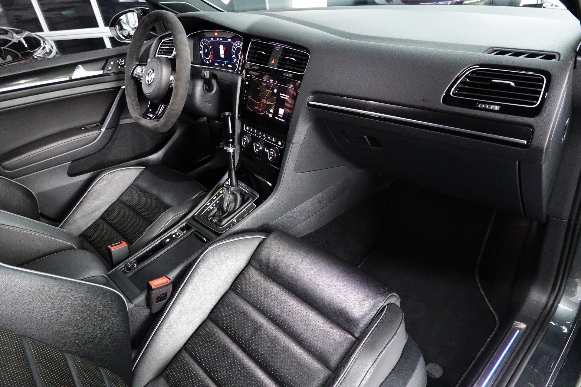 VW GOLF VARIANT 2.0 TSI R 4MOTION DSG DEEP ON TOP-image-40