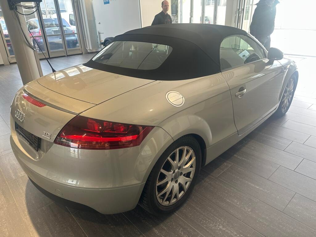 AUDI 2.0 TDI quattro-image-2