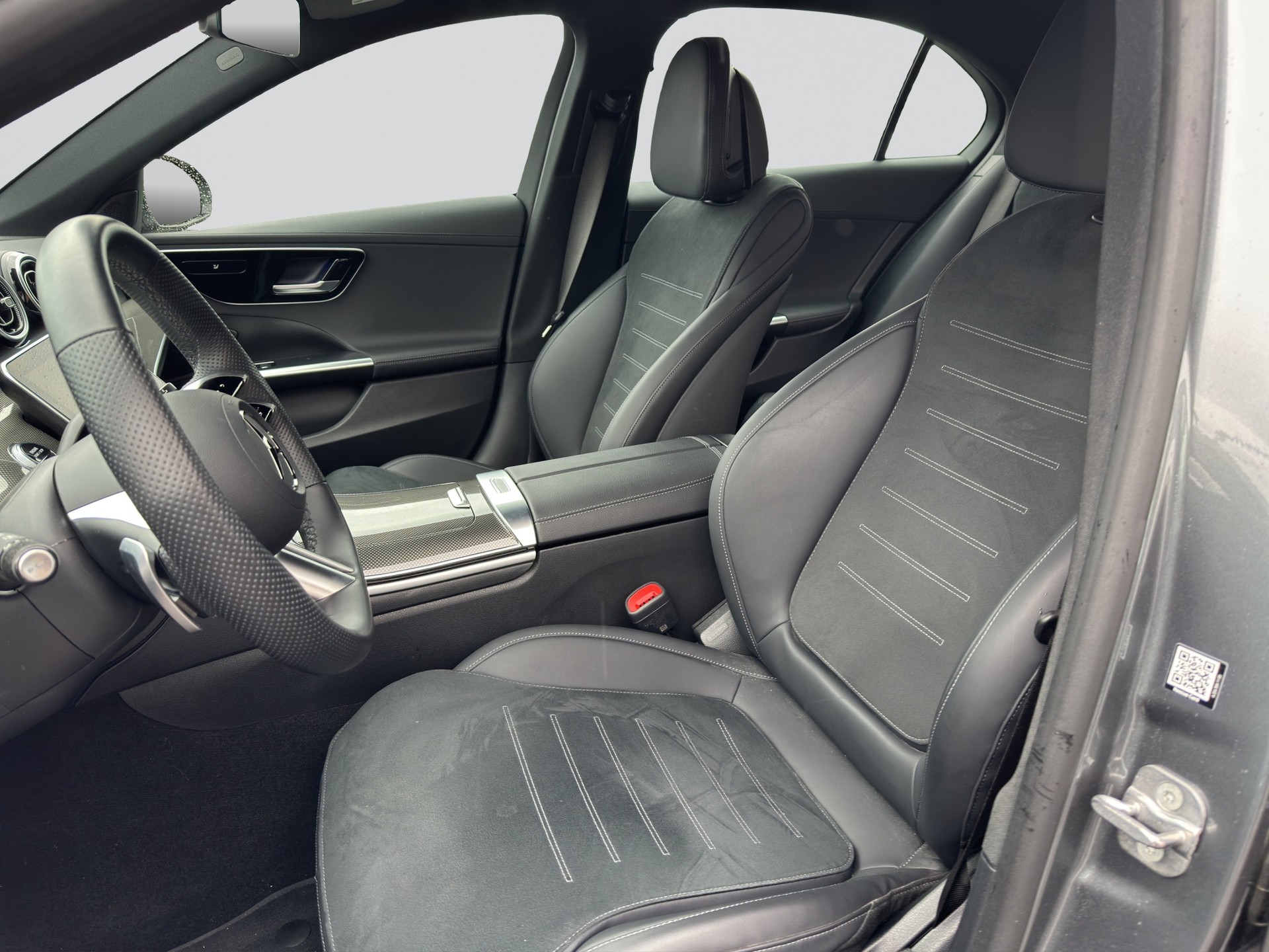 MERCEDES-BENZ C 220 d AMG Line-image-5