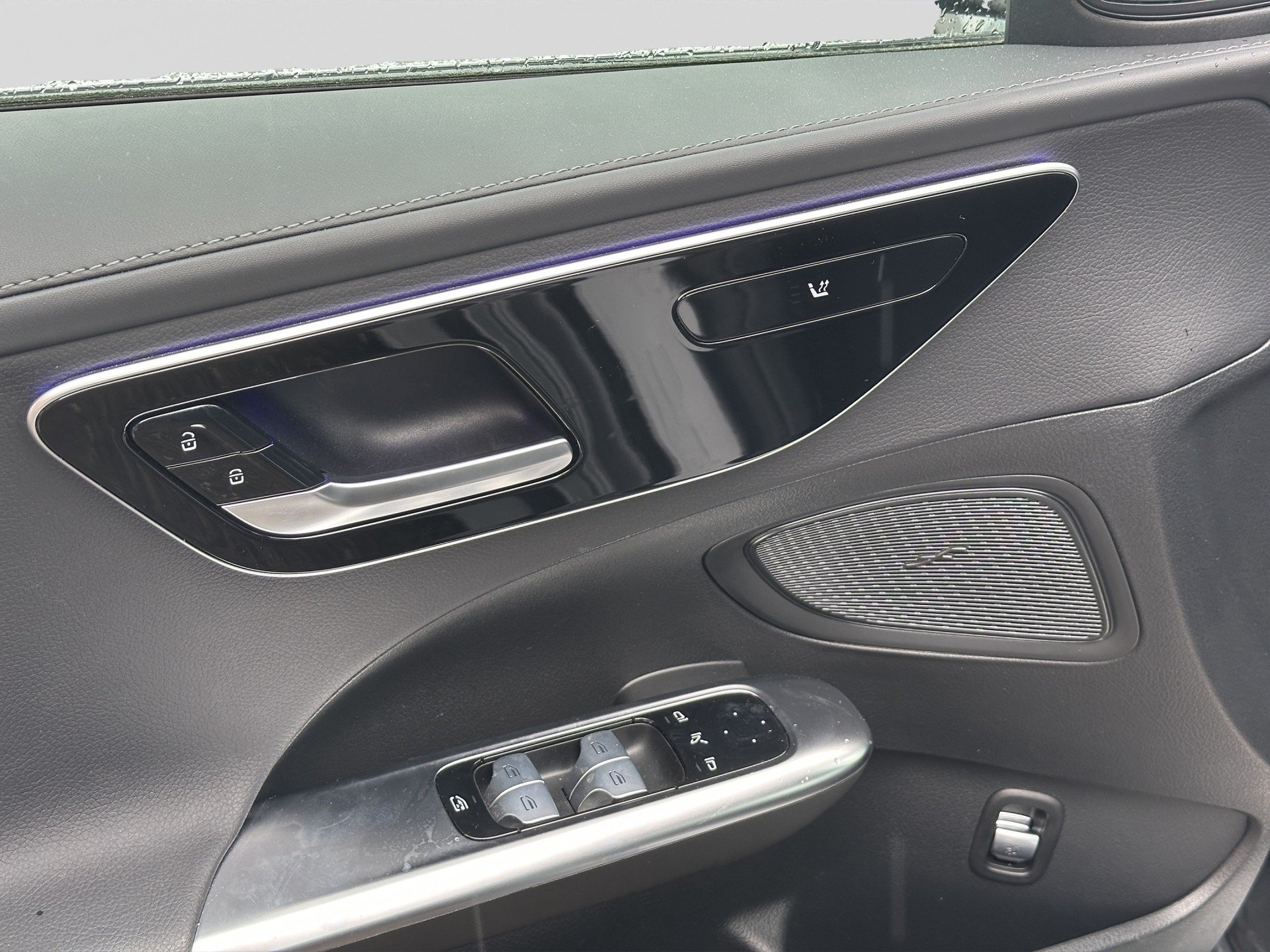 MERCEDES-BENZ C 220 d AMG Line-image-8