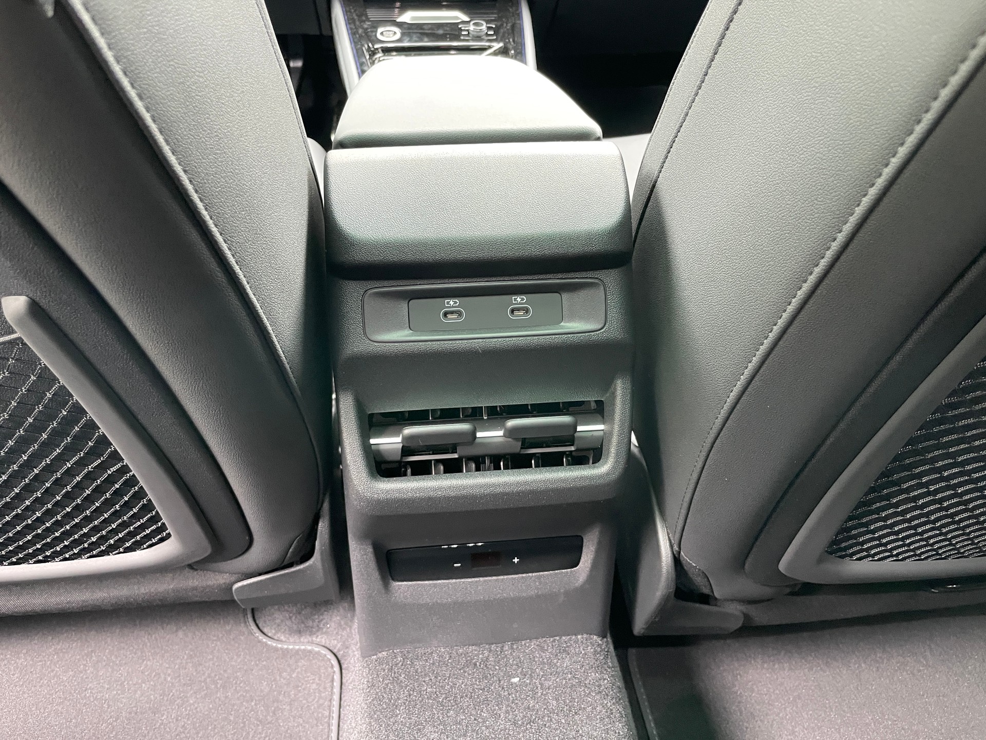 AUDI Q3 SUV TFSI quattro 150 kW S tronic S-Line-image-16